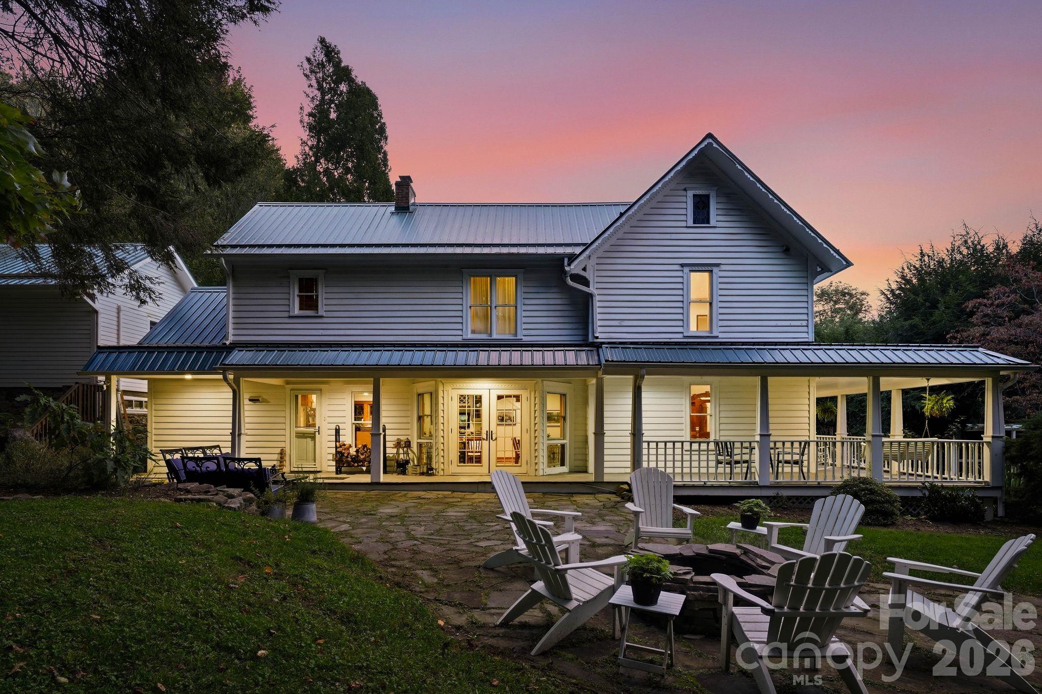 Lovill Inn - 404 Old Bristol Road, Boone