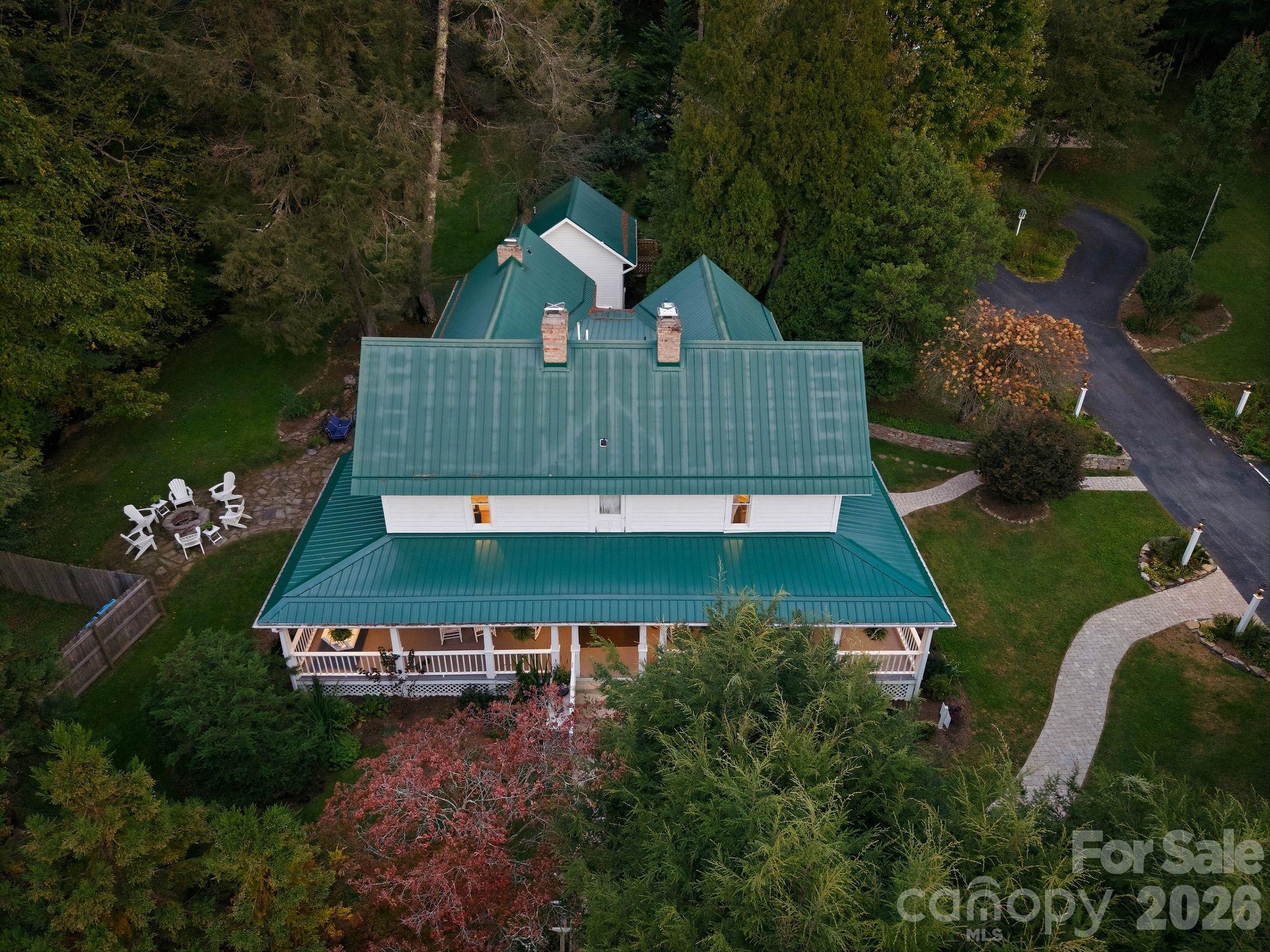 Lovill Inn - 404 Old Bristol Road, Boone