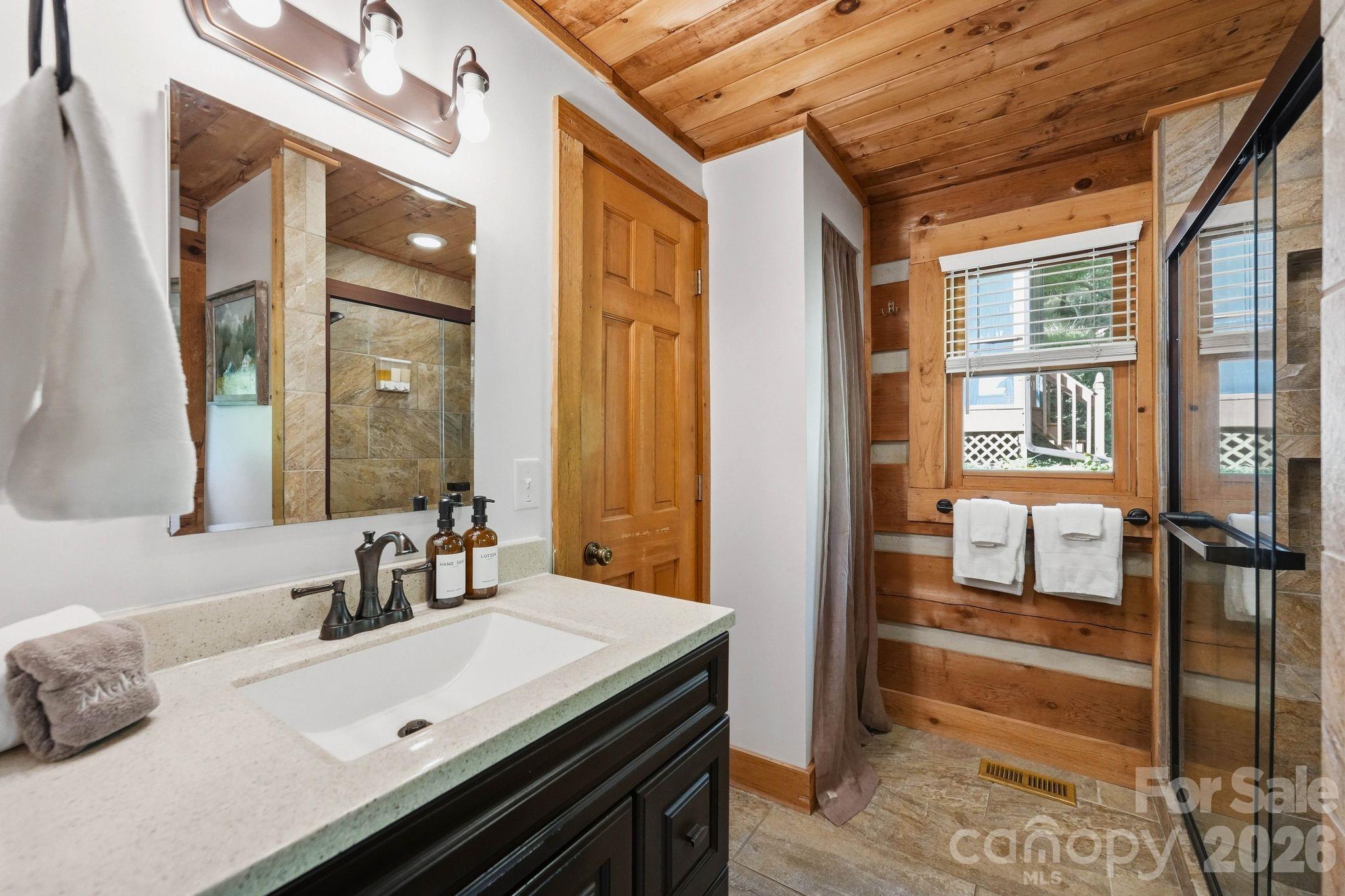Lovill Cabin - 404 Old Bristol Road, Boone