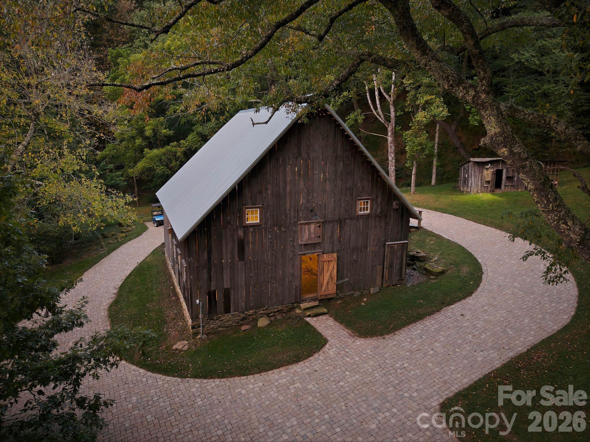 Event Barn - 404 Old Bristol Road, Boone