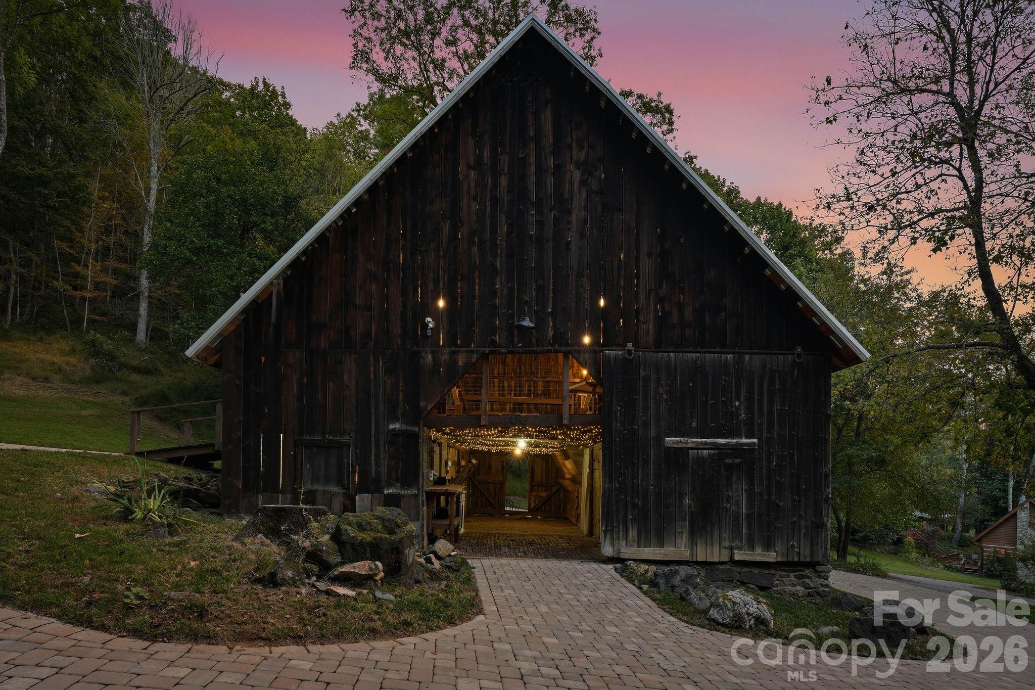 Event Barn - 404 Old Bristol Road, Boone