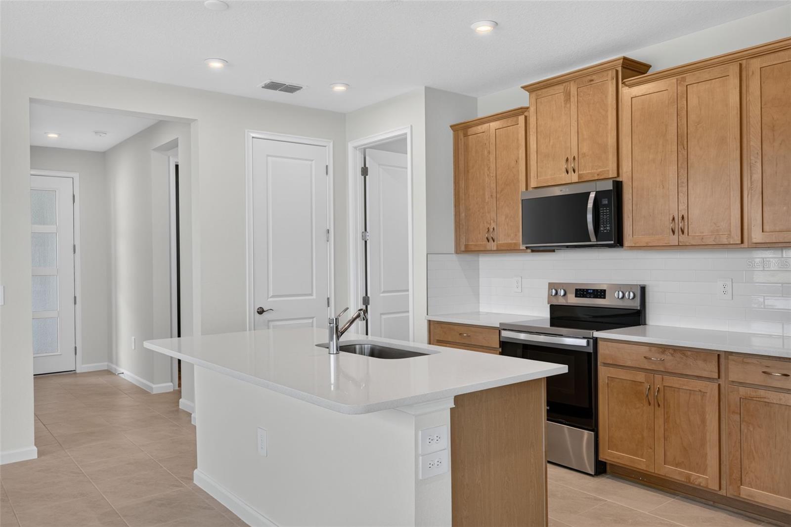 Villa at 11744 BOUNDLESS TER, VENICE, photo 12 of 58