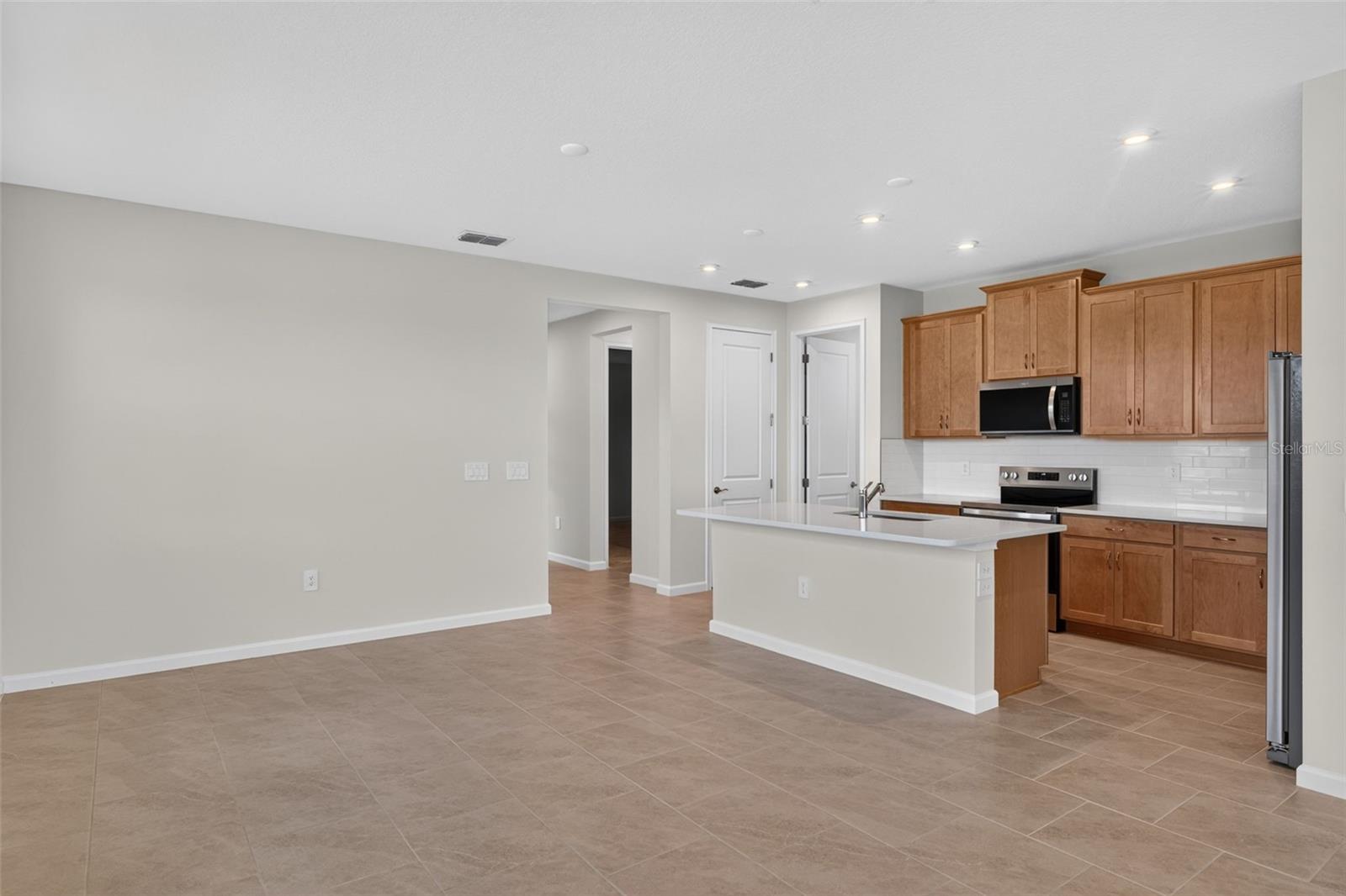Villa at 11744 BOUNDLESS TER, VENICE, photo 17 of 58