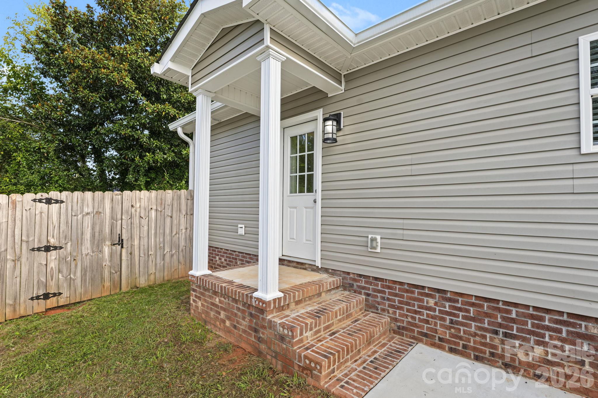 Single Family Residence at 1334 Flint Hill Street, Rock Hill, photo 4 of 26