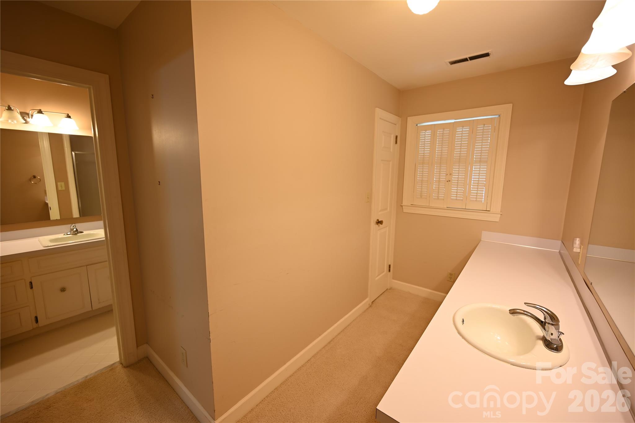 Main primary bath - 1308 Laurel Street NE, Valdese
