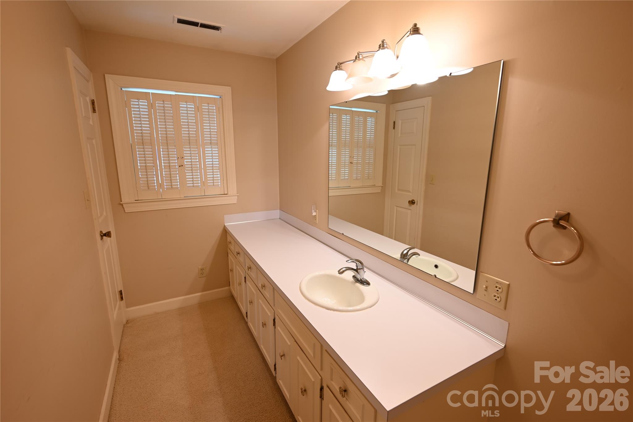 Main primary bath - 1308 Laurel Street NE, Valdese