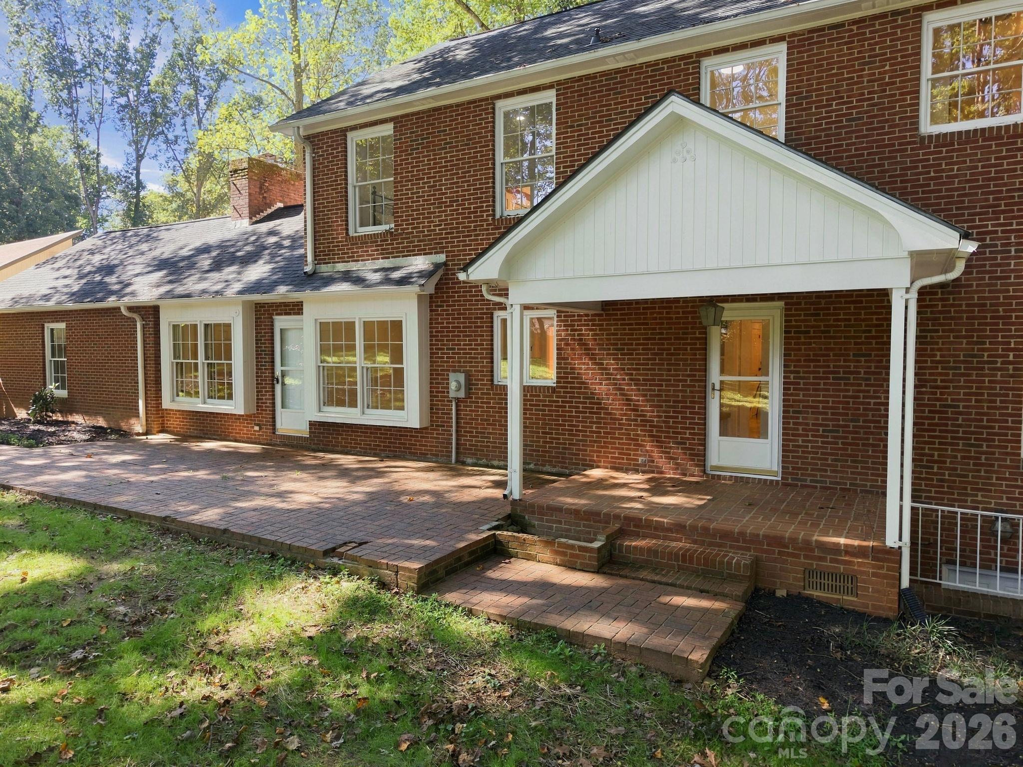 Single Family Residence at 321 Camelot Drive, Salisbury, photo 11 of 45