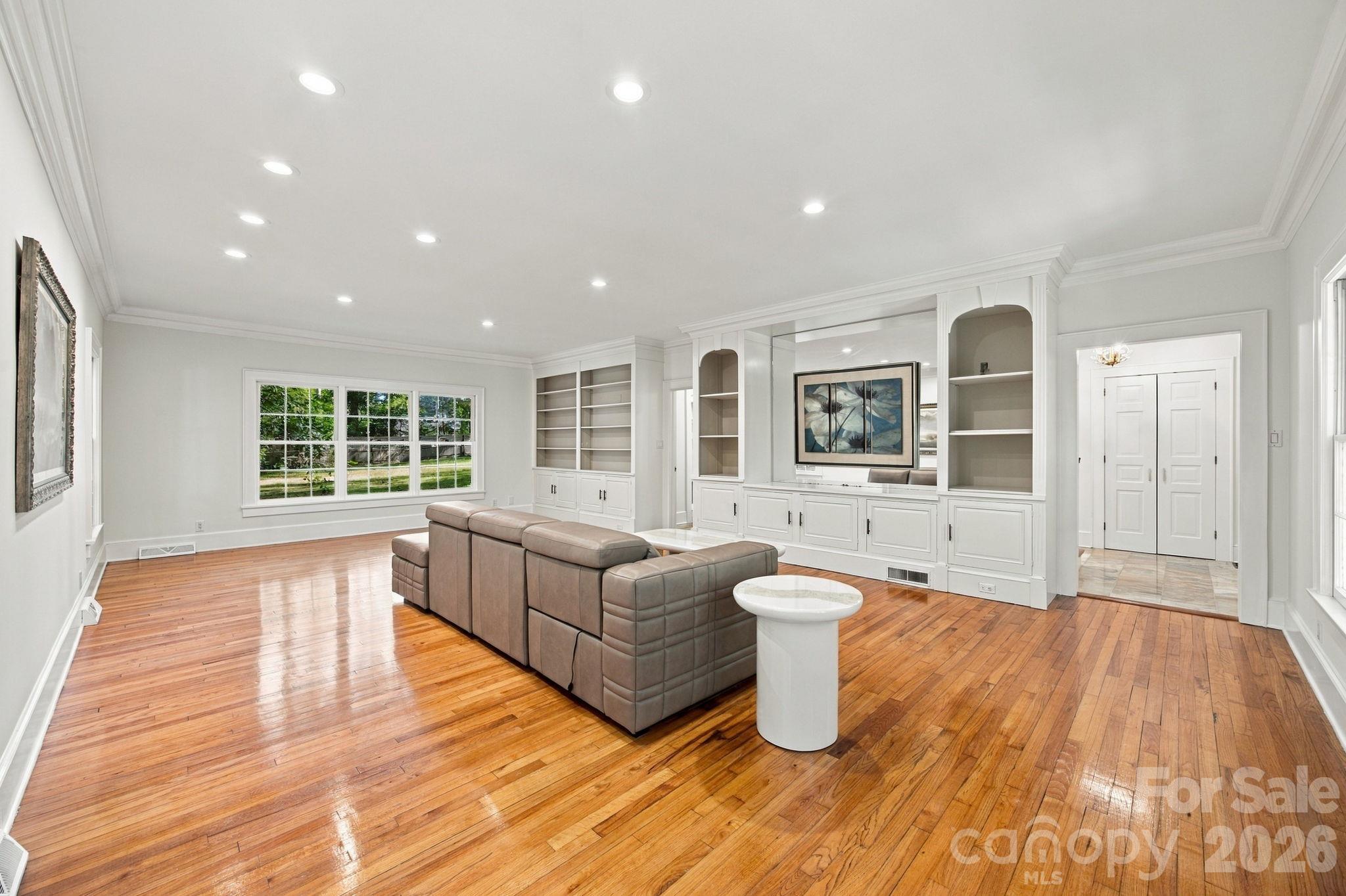 Single Family Residence at 321 Camelot Drive, Salisbury, photo 18 of 45