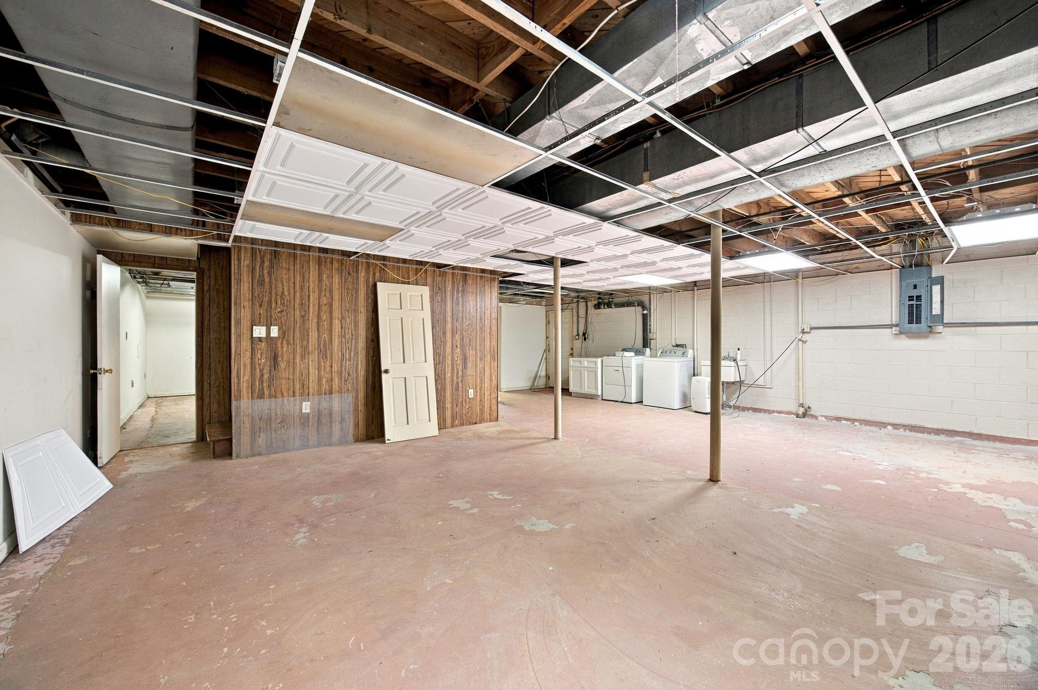 Single Family Residence at 321 Camelot Drive, Salisbury, photo 42 of 45