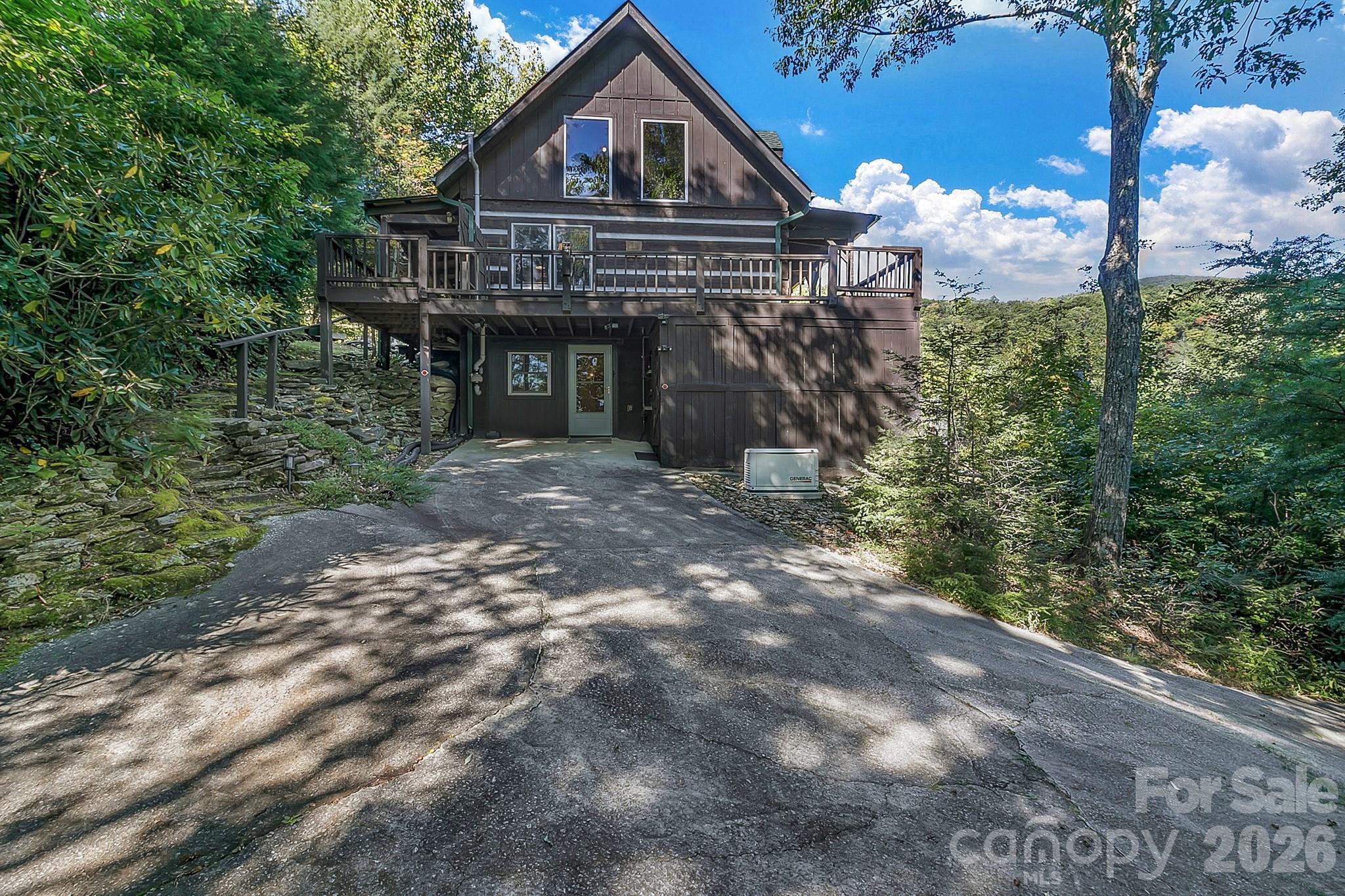 Single Family Residence at 169 Laurel Creek Drive, Hendersonville, photo 2 of 48