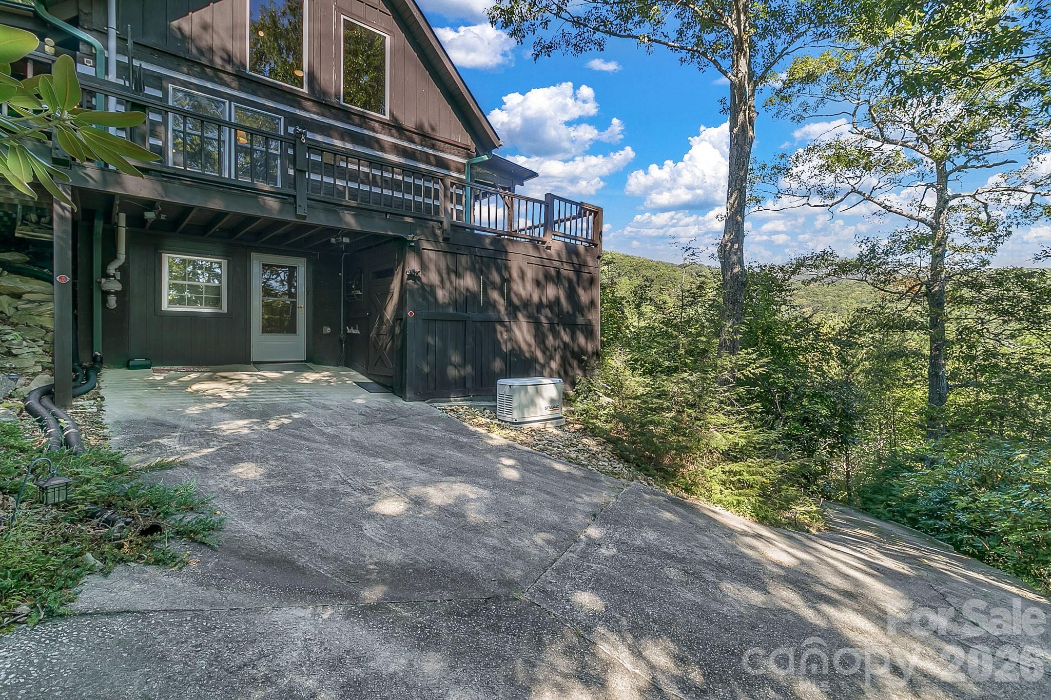 Single Family Residence at 169 Laurel Creek Drive, Hendersonville, photo 5 of 48