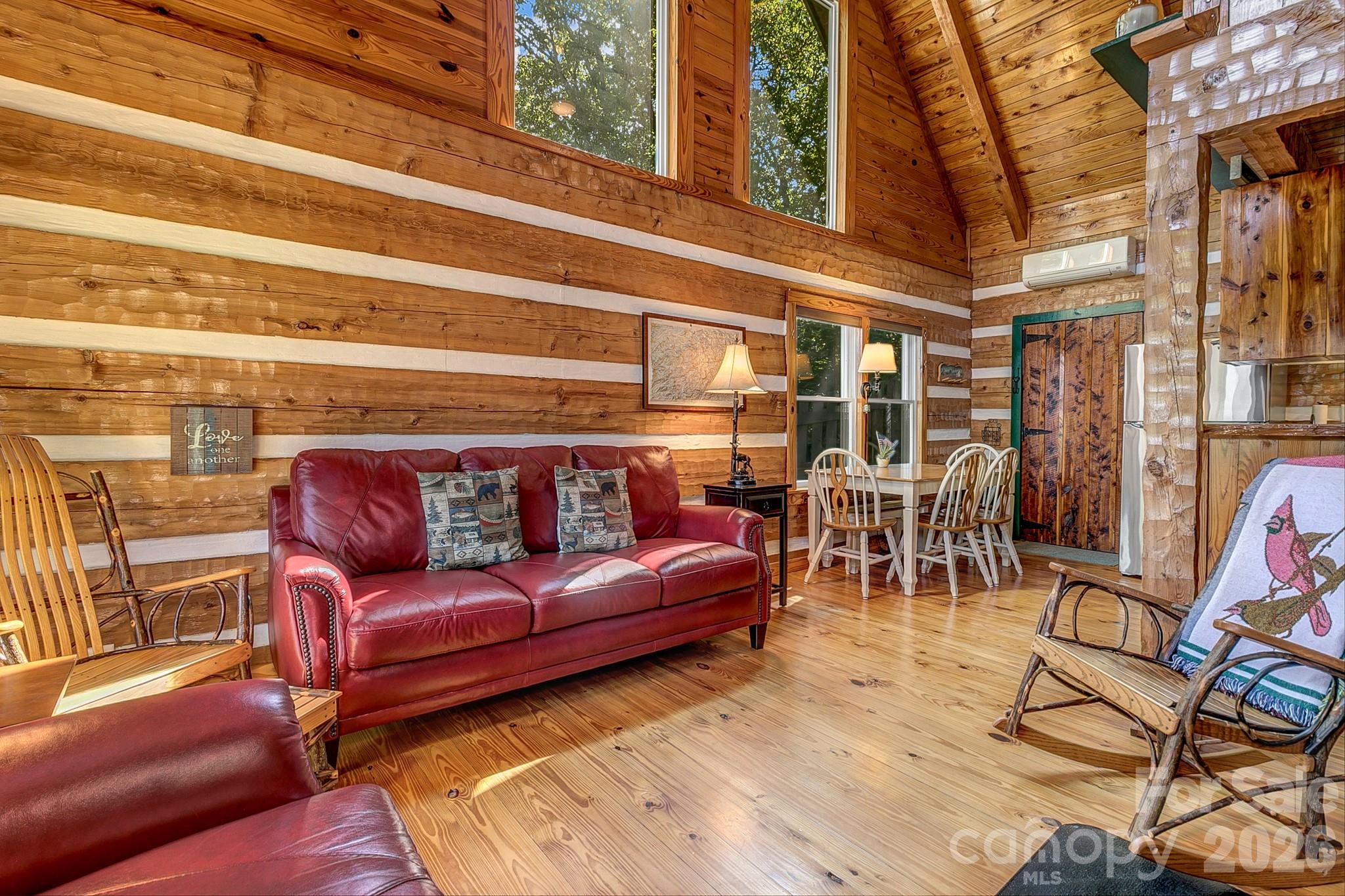 Single Family Residence at 169 Laurel Creek Drive, Hendersonville, photo 11 of 48