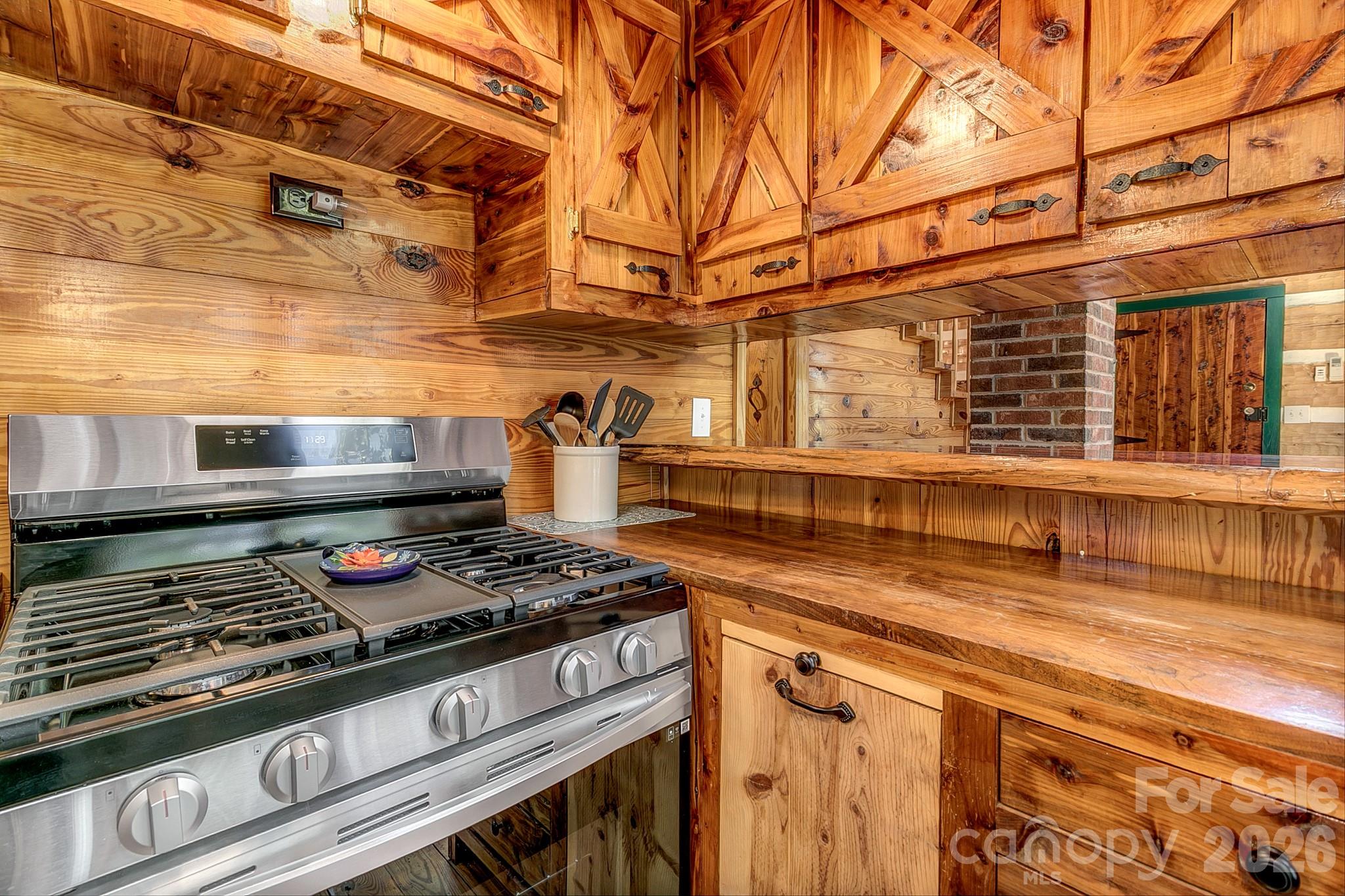 Single Family Residence at 169 Laurel Creek Drive, Hendersonville, photo 18 of 48