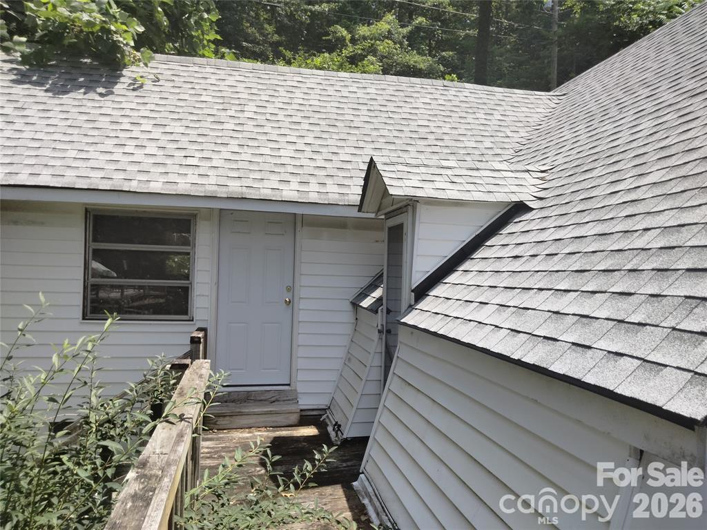 Single Family Residence at 127 Rock Crest Cove, Lake Lure, photo 5 of 14