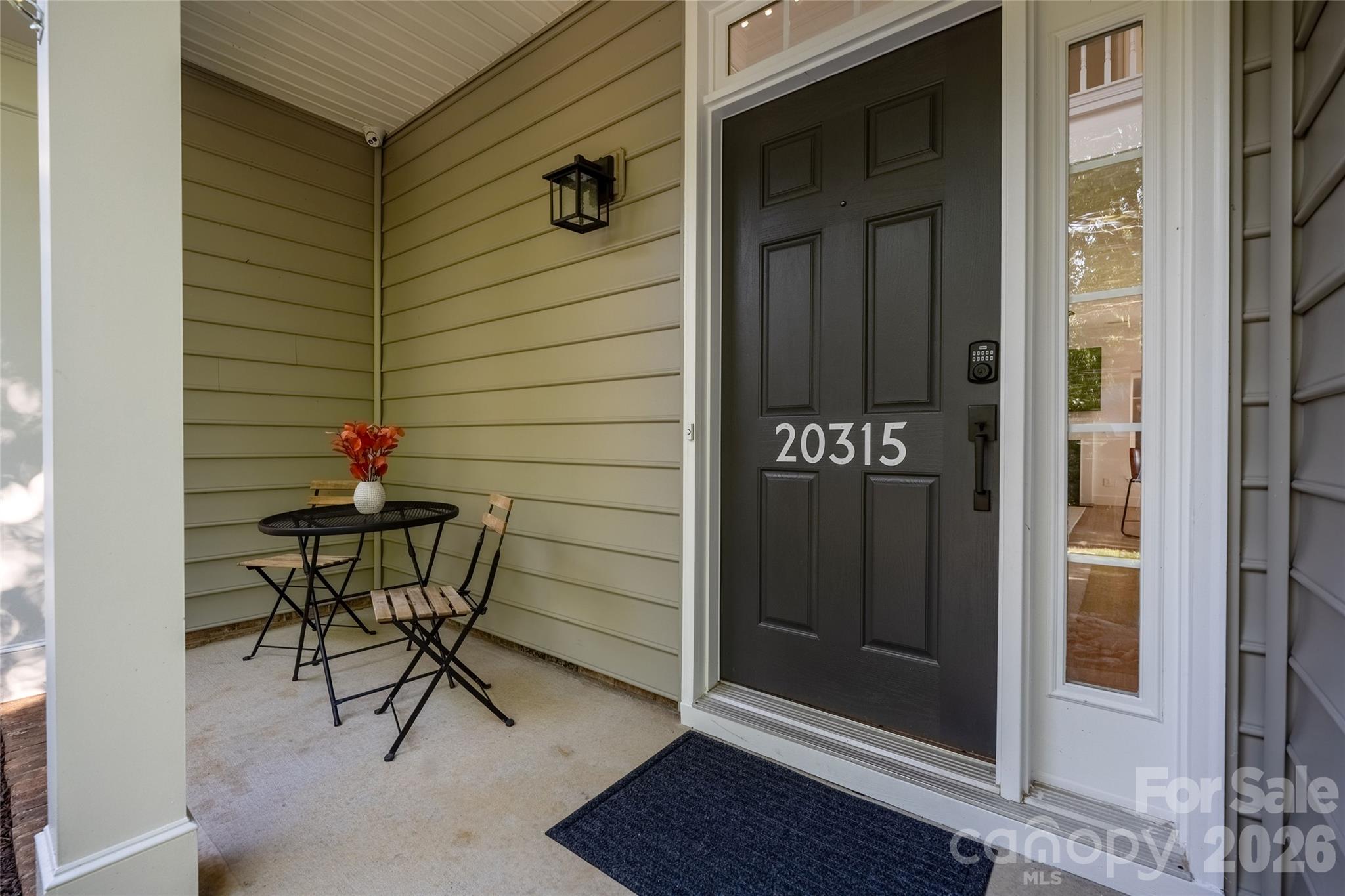 Single Family Residence at 20315 Southshore Drive, Cornelius, photo 4 of 48