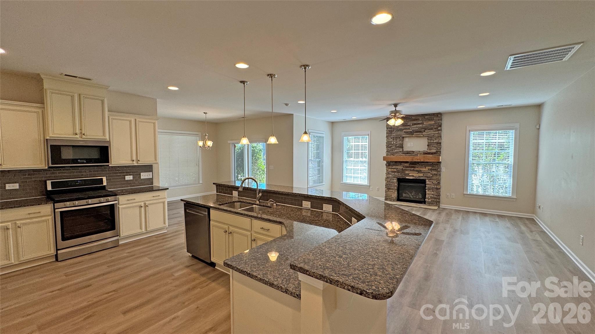 Single Family Residence at 13926 Tilesford Lane, Huntersville, photo 11 of 24