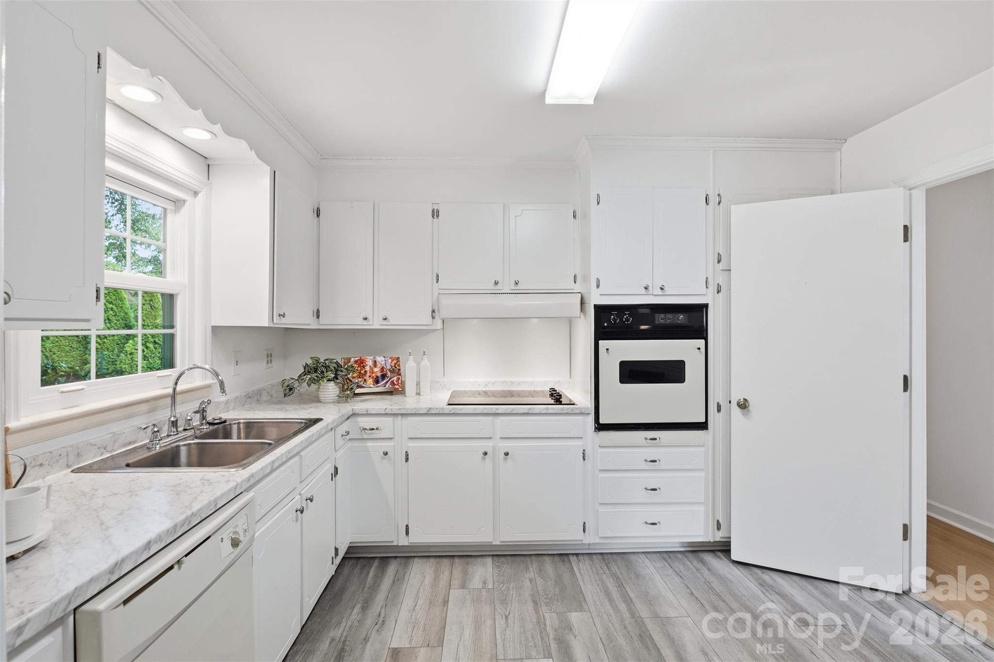Kitchen with built-in oven and electric cook top - 5724 Telfair Road, Charlotte