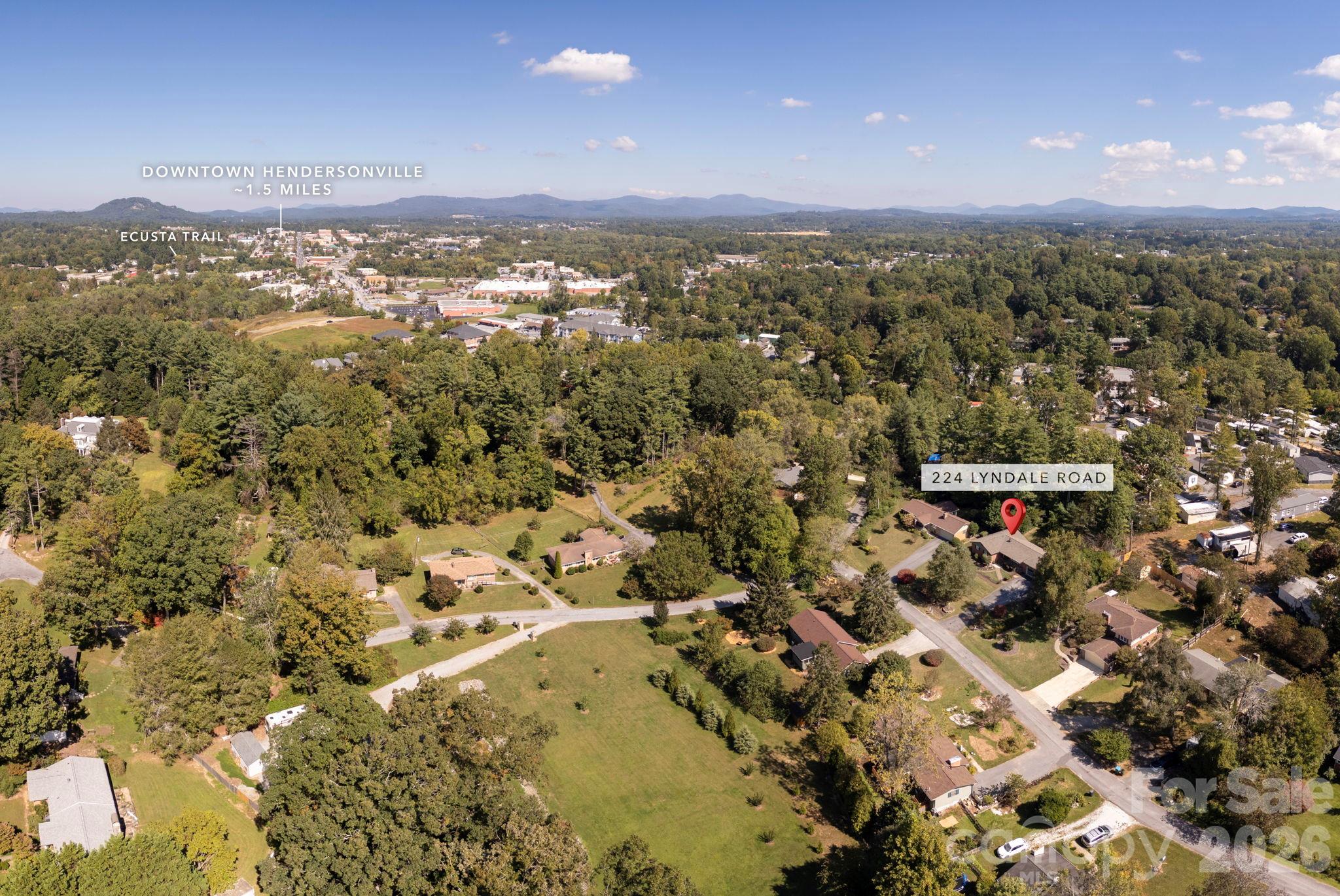 Close to downtown Hendersonville and the Ecusta Trail - 224 Lyndale Road, Hendersonville