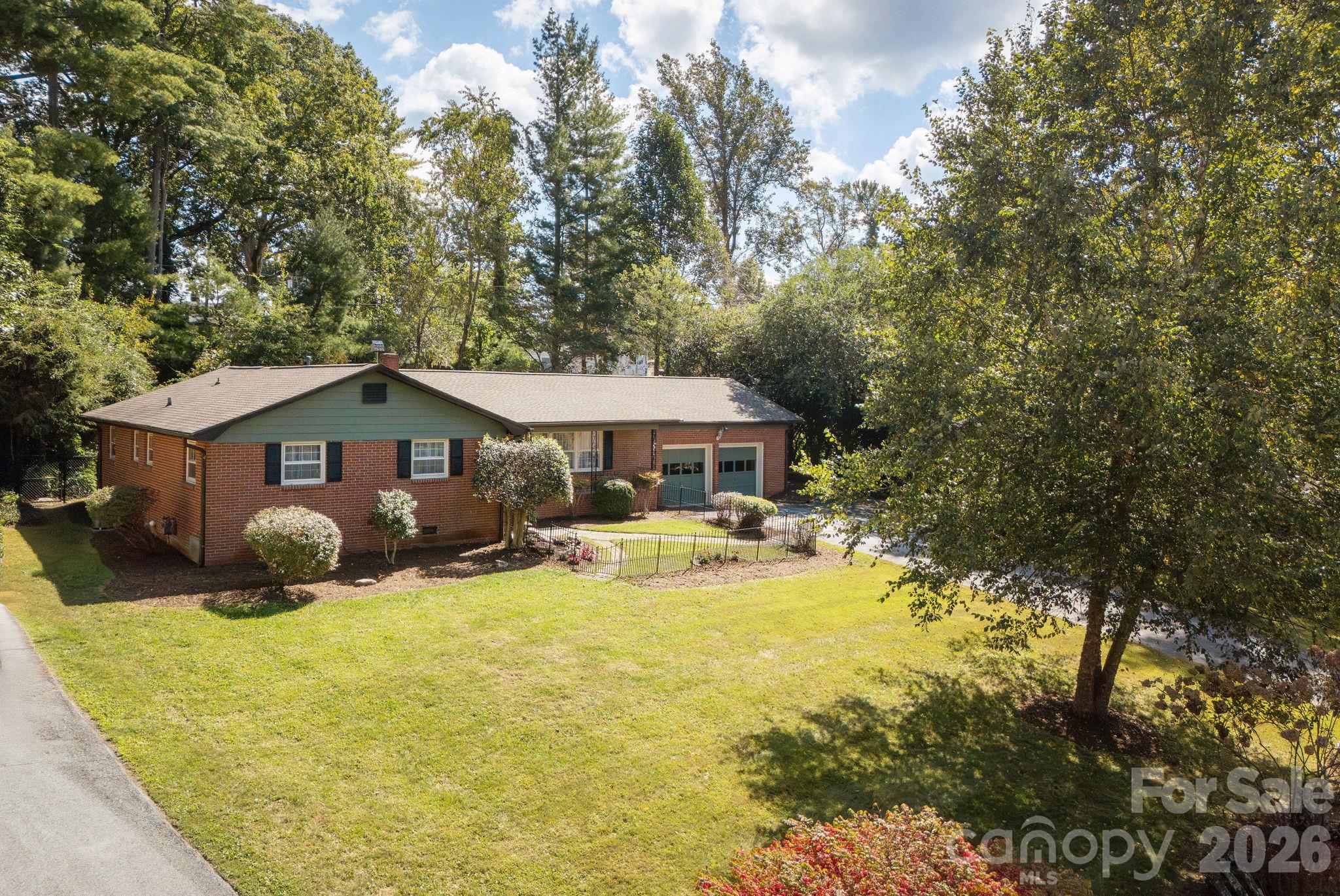 Front of house and left side - 224 Lyndale Road, Hendersonville