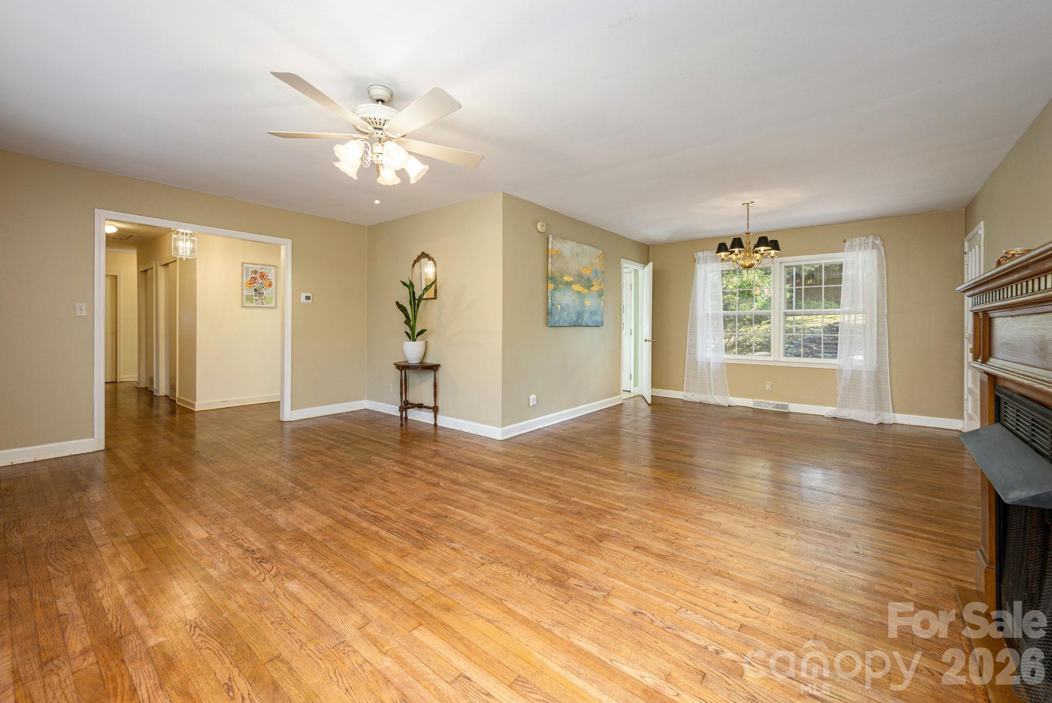 Dining area is adjacent to kitchen and living room making entertaining easy! - 224 Lyndale Road, Hendersonville