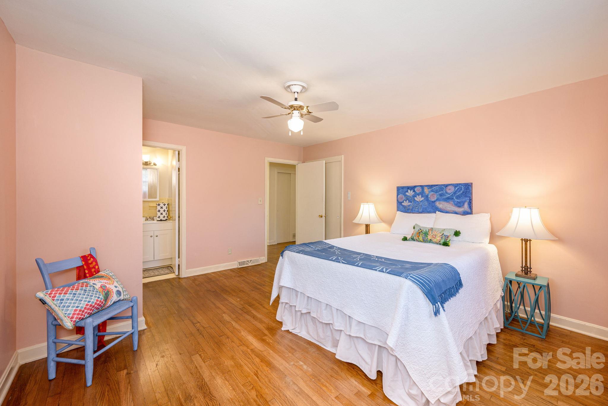 Primary bedroom suite - 224 Lyndale Road, Hendersonville