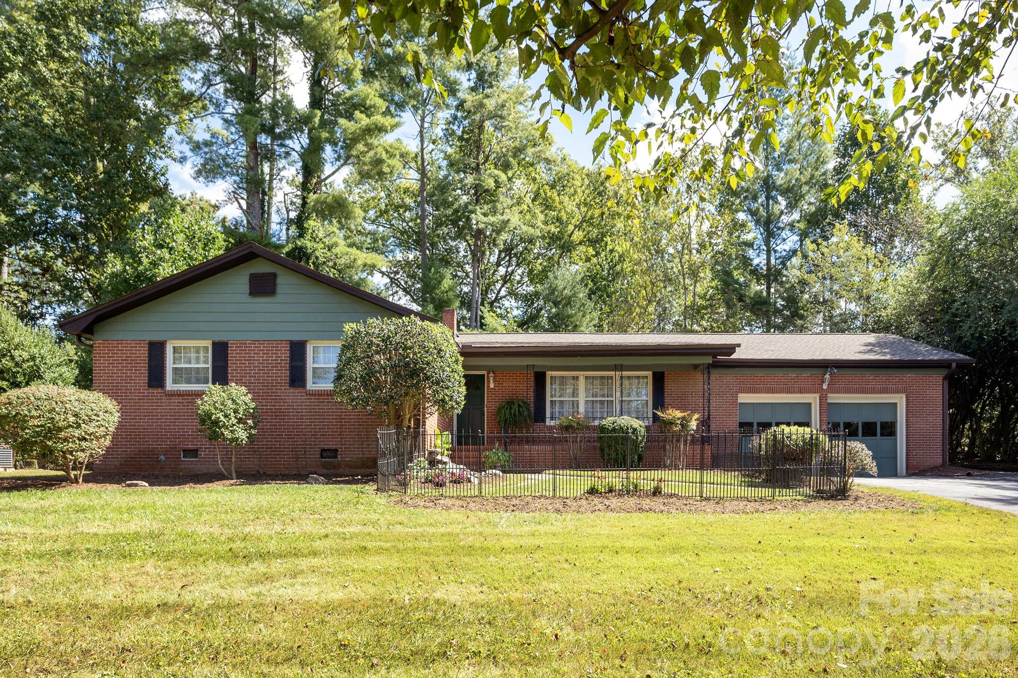 Large front yard with mature landscaping - 224 Lyndale Road, Hendersonville