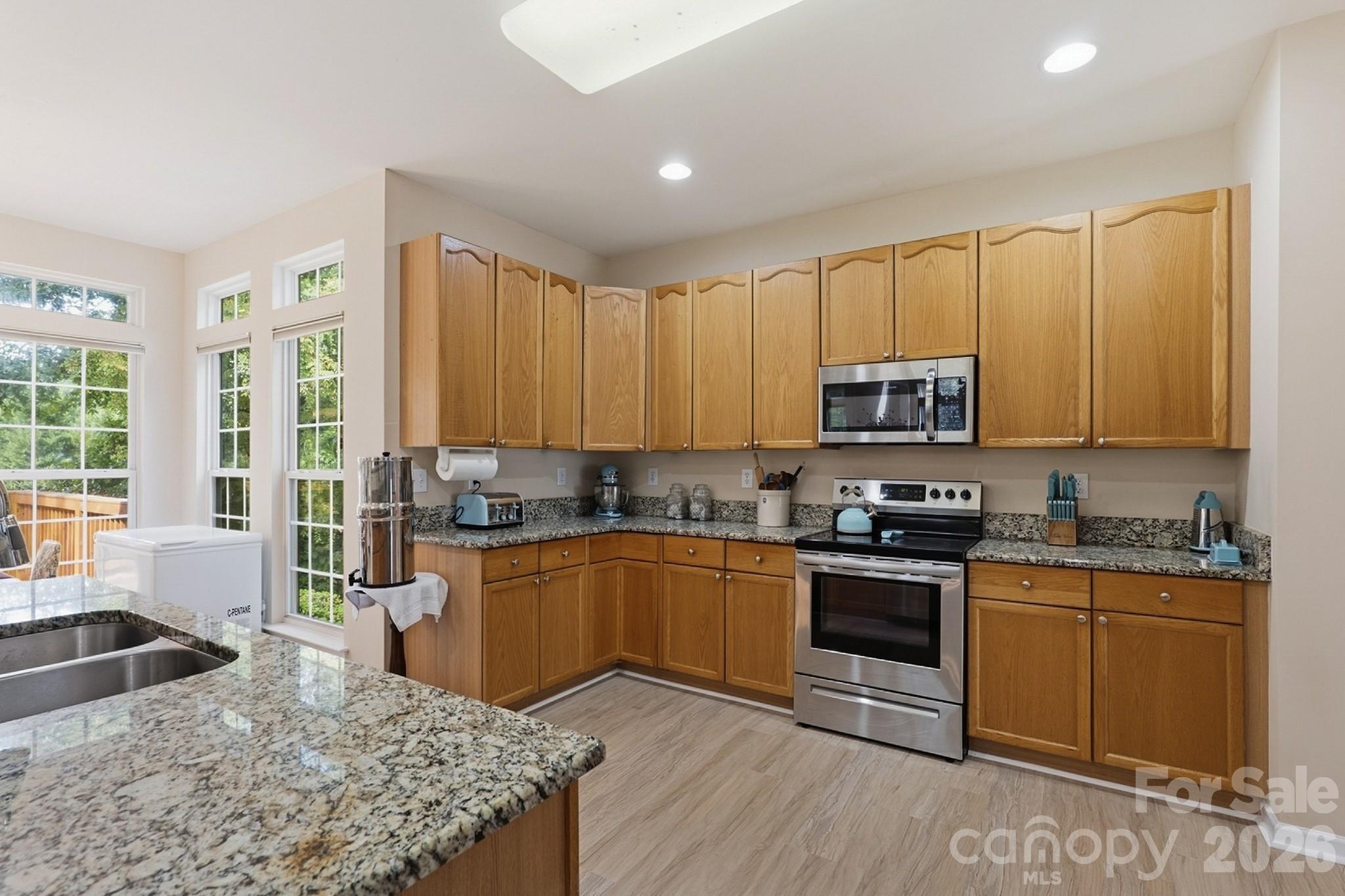 Single Family Residence at 124 Doby Creek Court, Fort Mill, photo 10 of 47