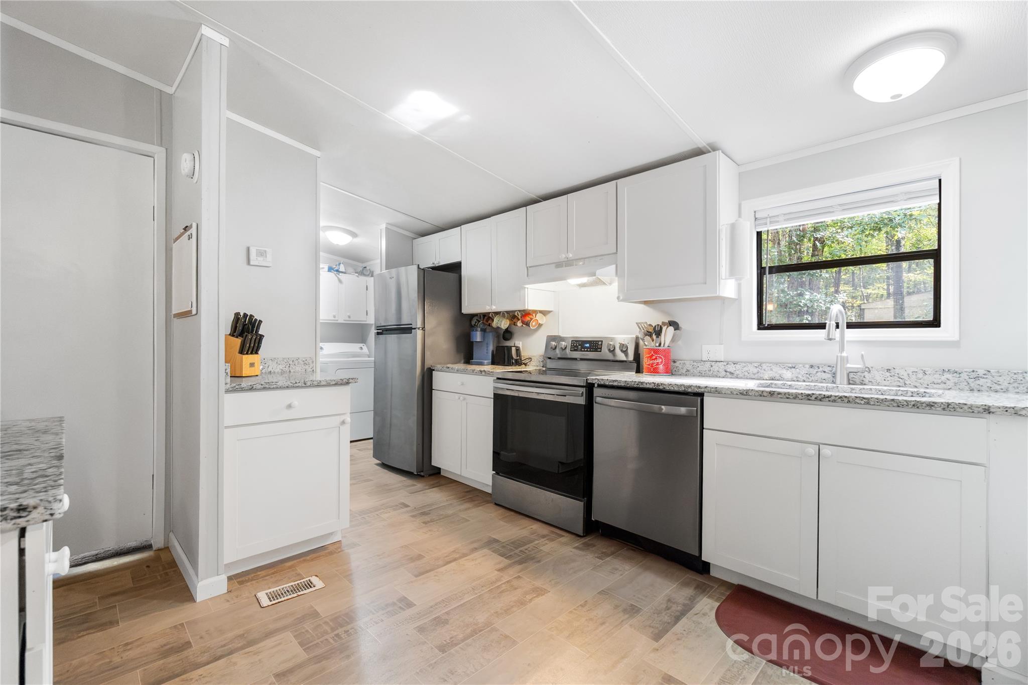 Kitchen - 15810 Silver Road, Oakboro