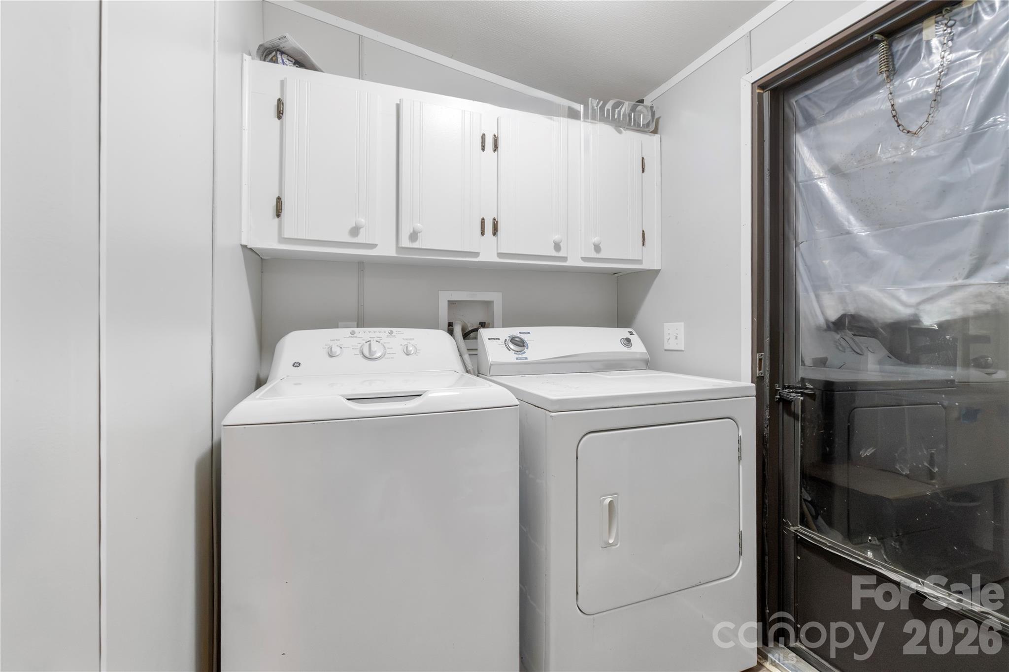 Laundry - 15810 Silver Road, Oakboro