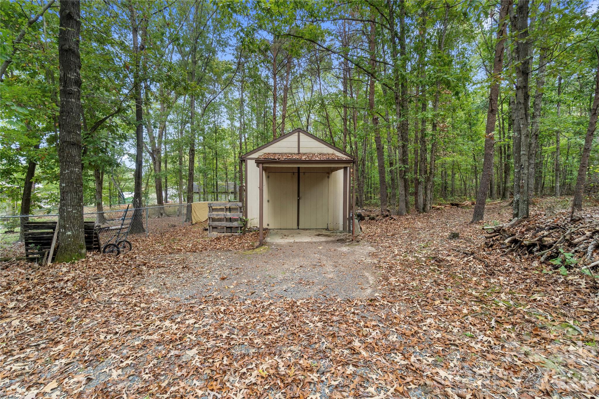 Backyard with workshop - 15810 Silver Road, Oakboro