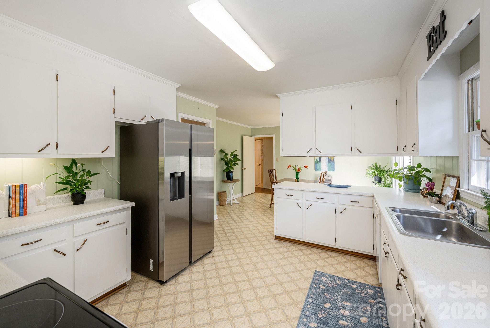 2nd view of kitchen and breakfast area - 224 Lyndale Road, Hendersonville
