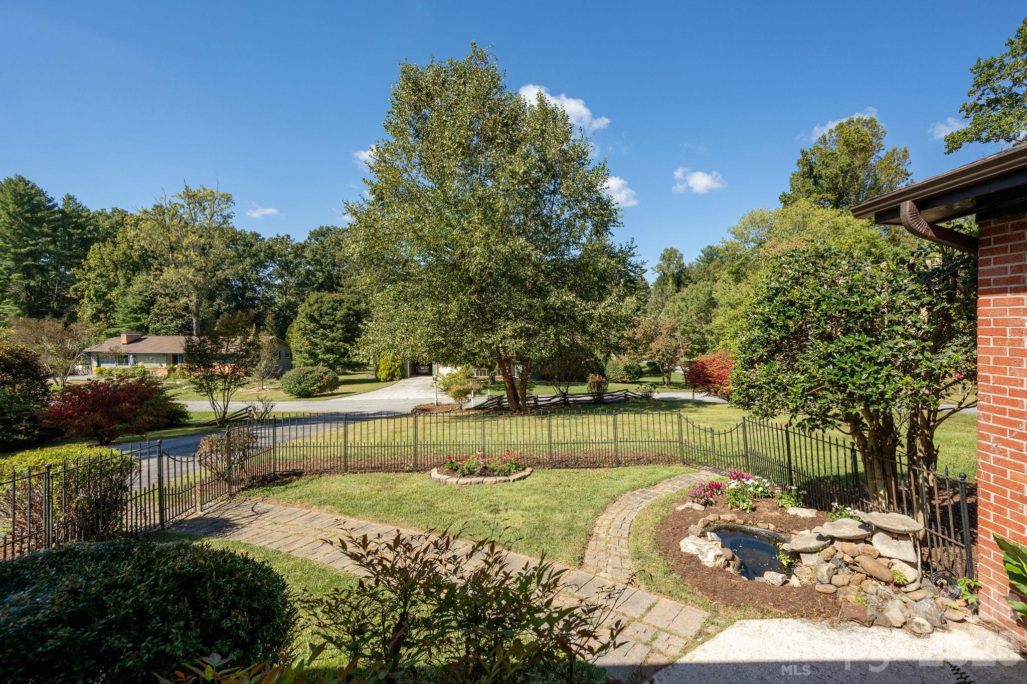 Front yard and garden area - 224 Lyndale Road, Hendersonville