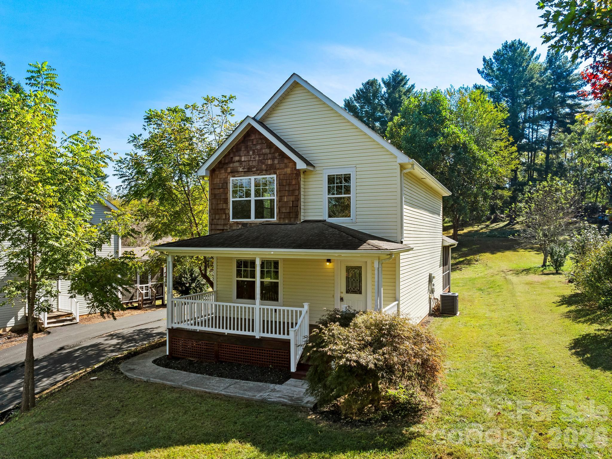 Single Family Residence at 81 Crayton Road, Asheville, photo 3 of 41