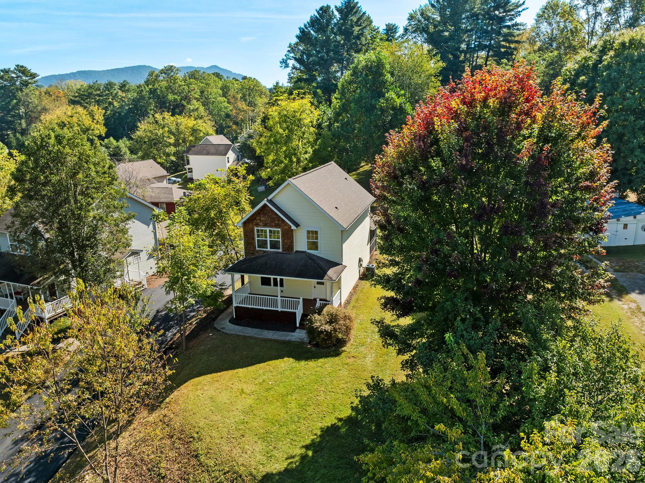 Single Family Residence at 81 Crayton Road, Asheville, photo 5 of 41