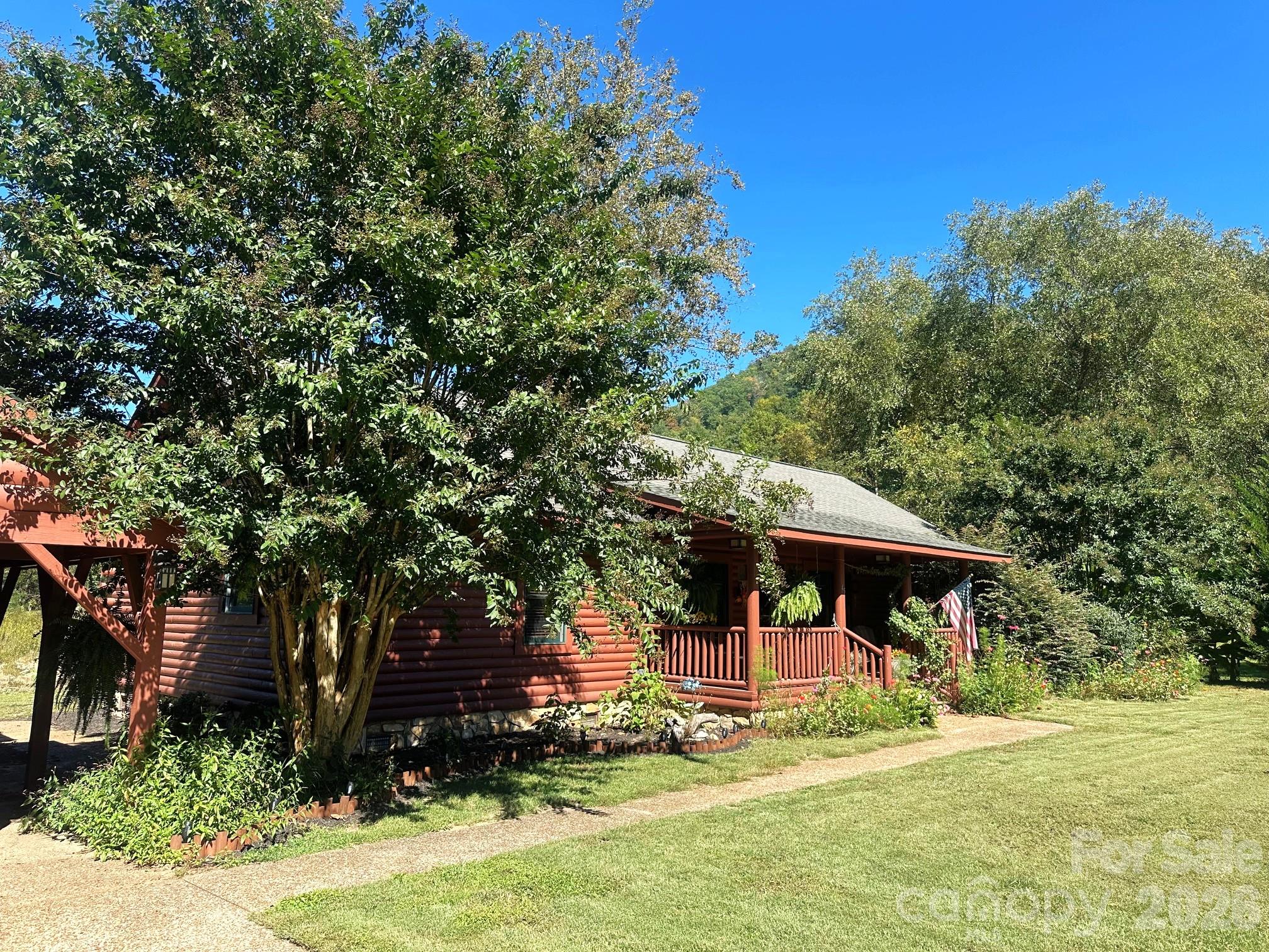 Single Family Residence at 45 Reedy Creek Court, Hendersonville, photo 2 of 46