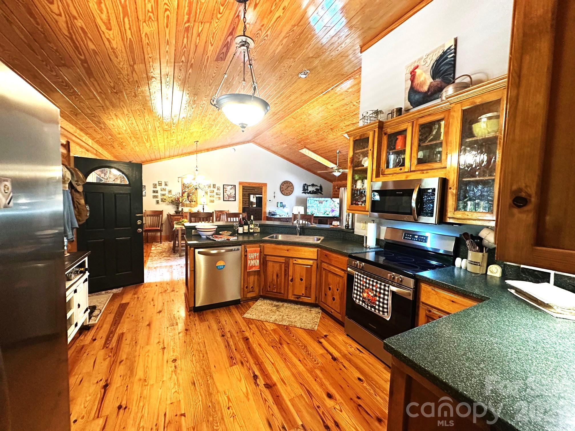 Single Family Residence at 45 Reedy Creek Court, Hendersonville, photo 13 of 46