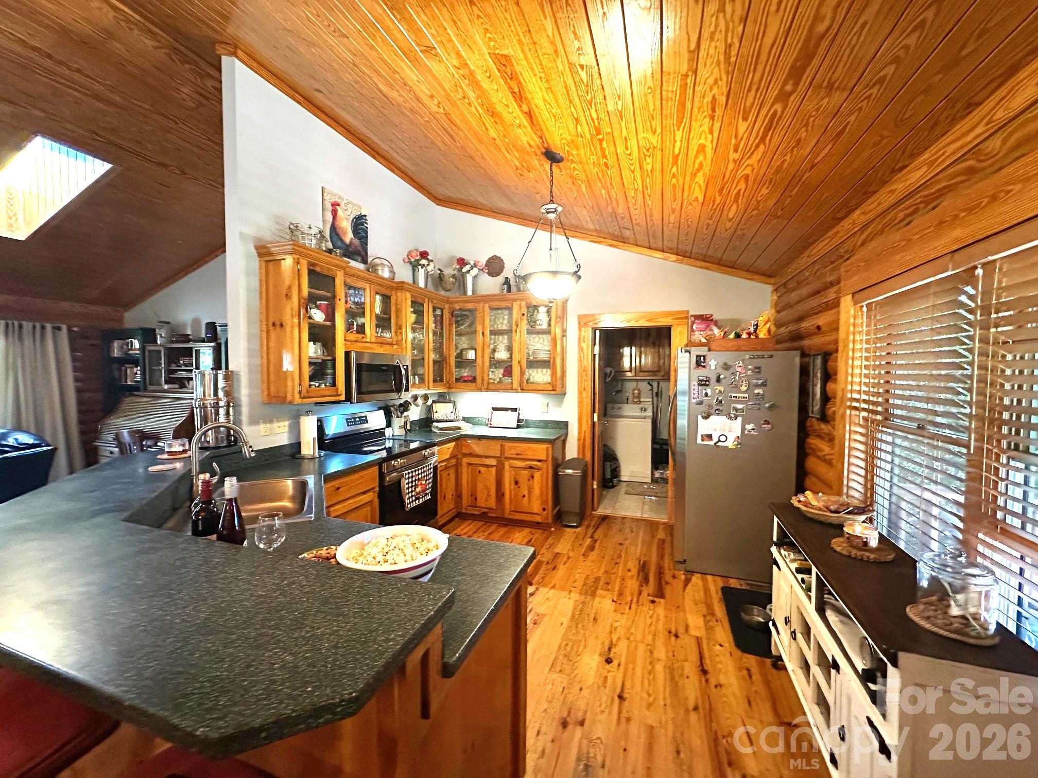 Single Family Residence at 45 Reedy Creek Court, Hendersonville, photo 14 of 46