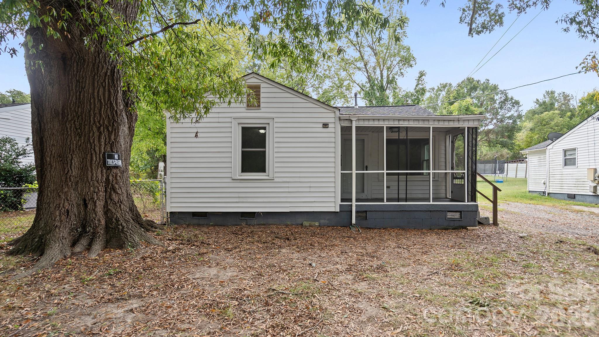 Single Family Residence at 1409 Essex Street, Gastonia, photo 3 of 29
