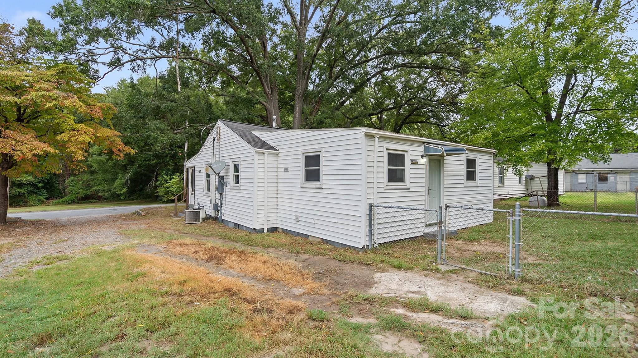 Single Family Residence at 1409 Essex Street, Gastonia, photo 27 of 29