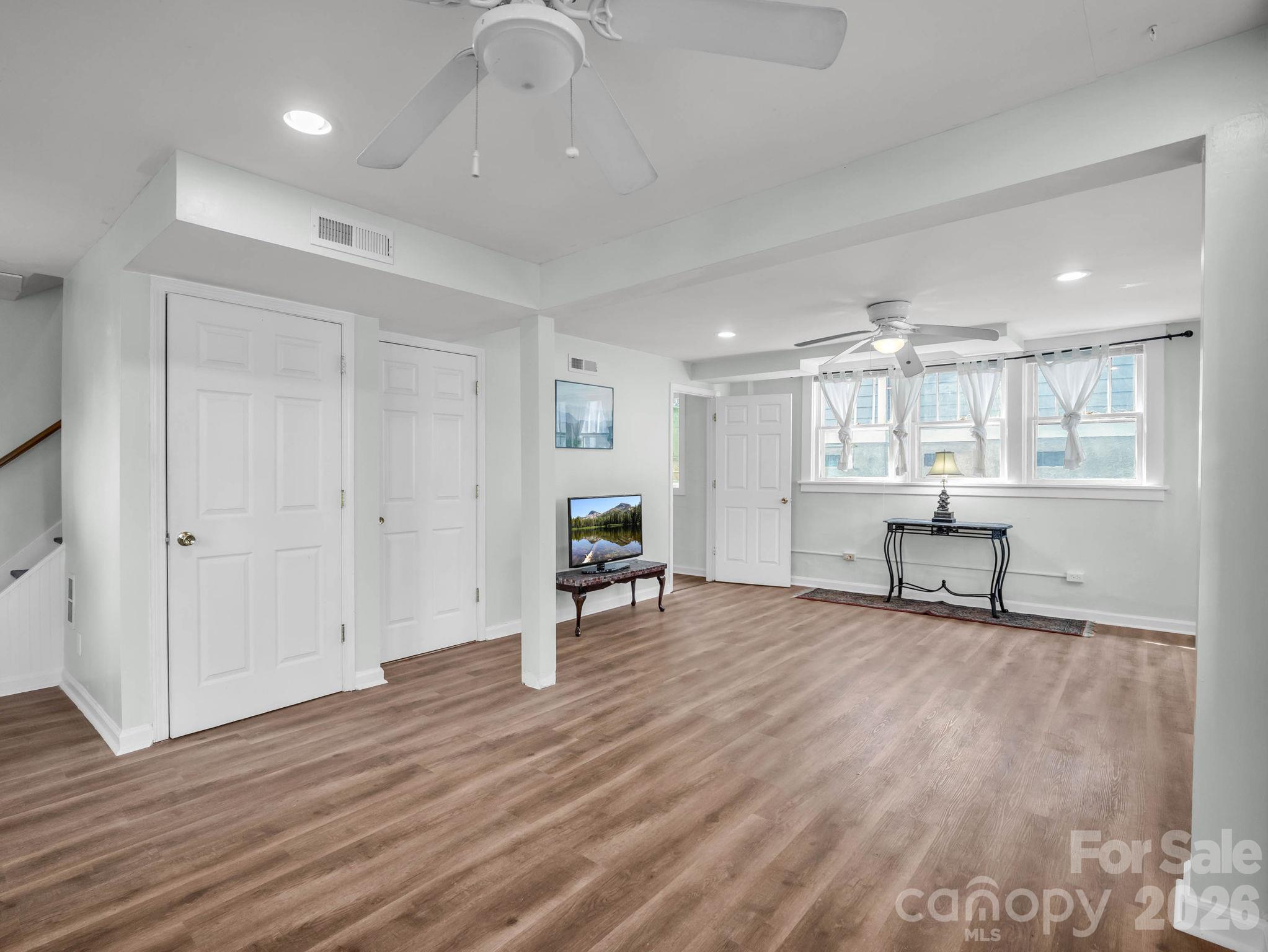 200 basement apartment - 198 & 200 Courtland Place, Asheville