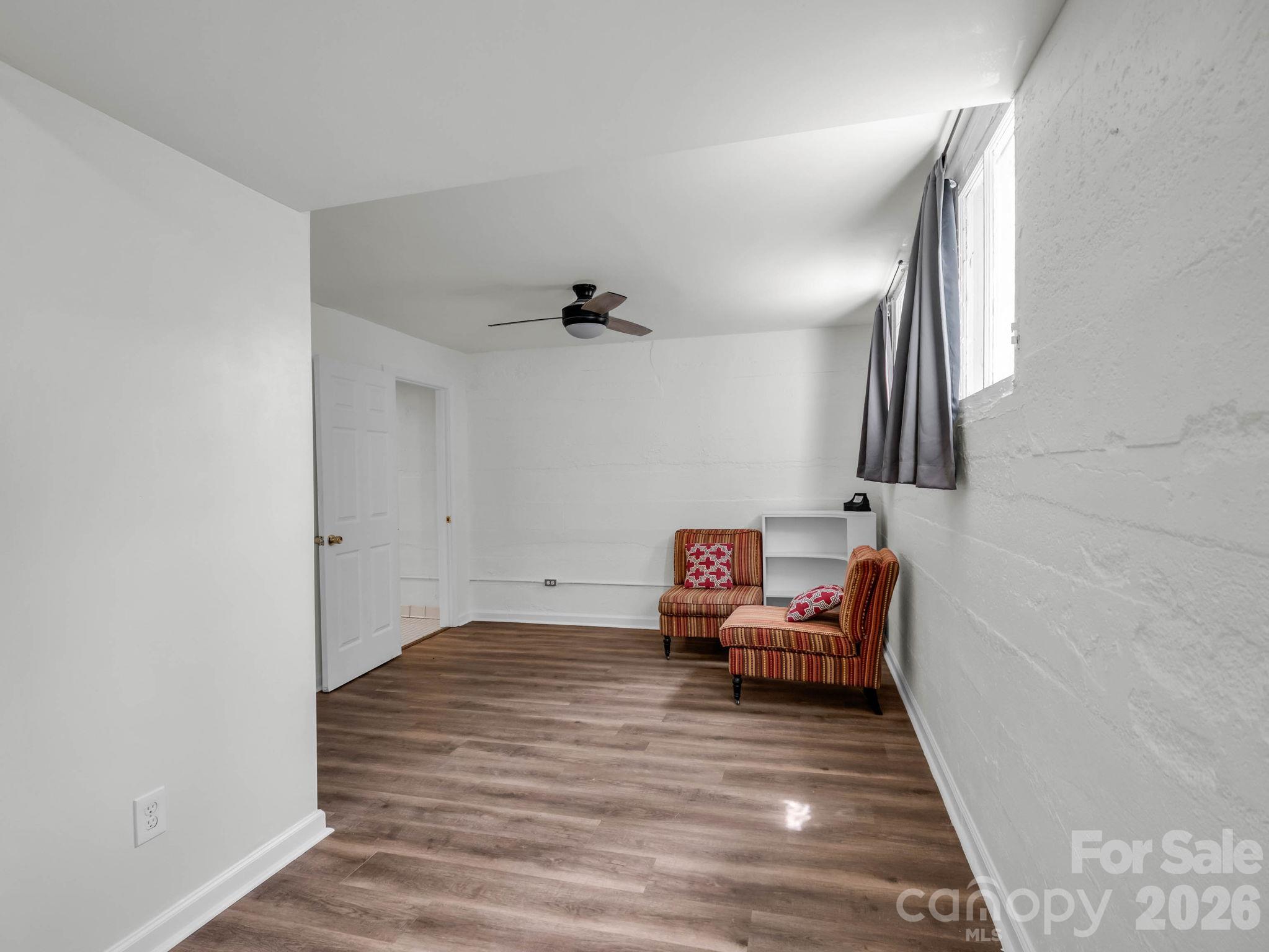 200 basement apartment bedroom - 198 & 200 Courtland Place, Asheville