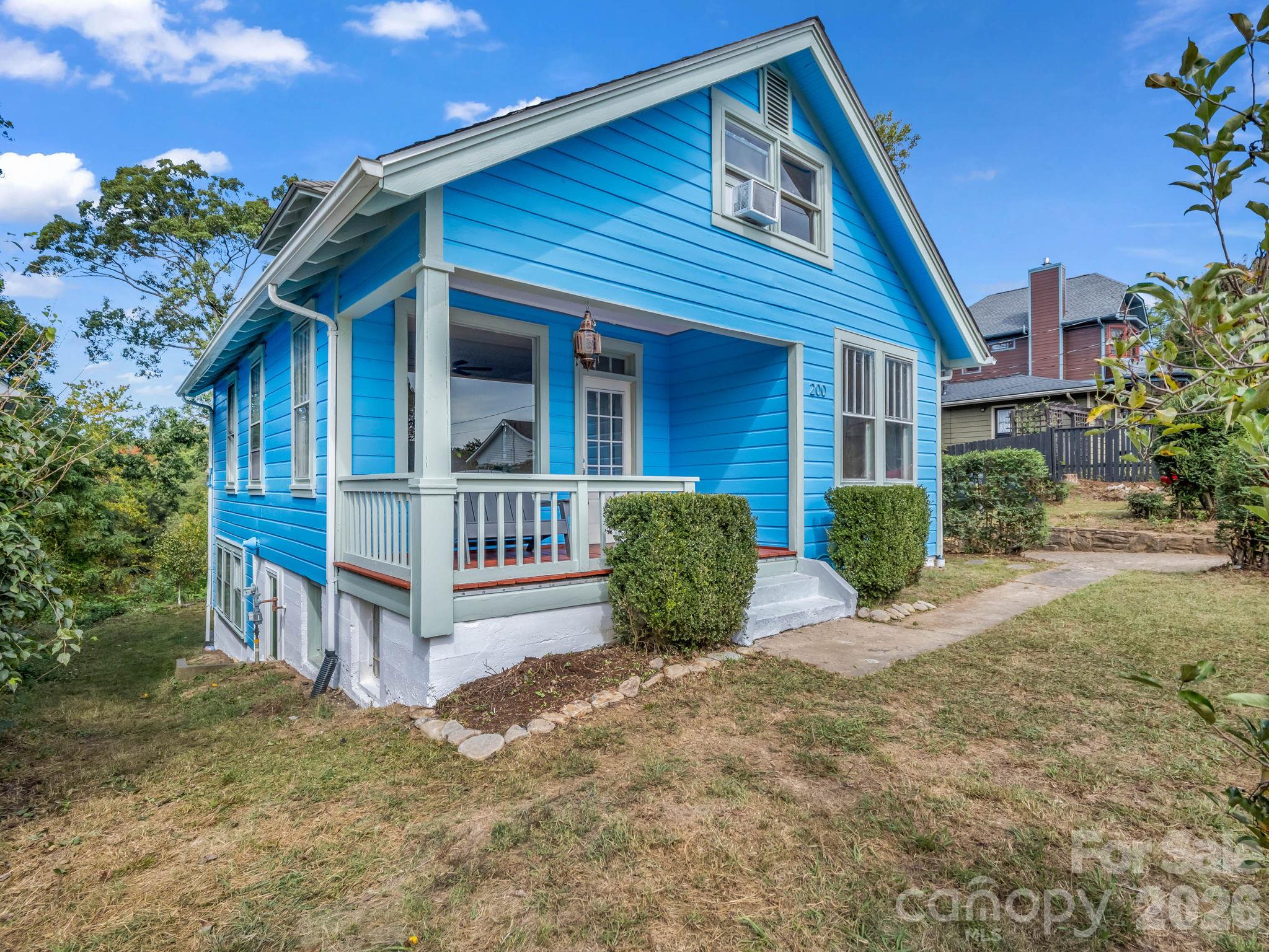 200 front view - 198 & 200 Courtland Place, Asheville