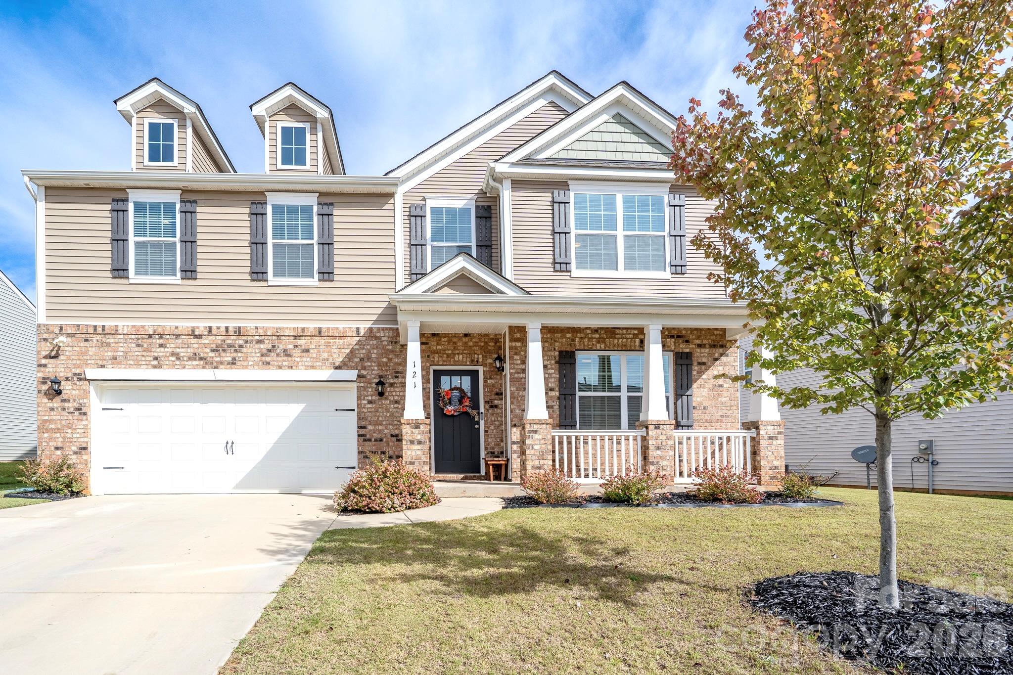 Single Family Residence at 121 Giant Oak Avenue, Statesville, photo 2 of 28