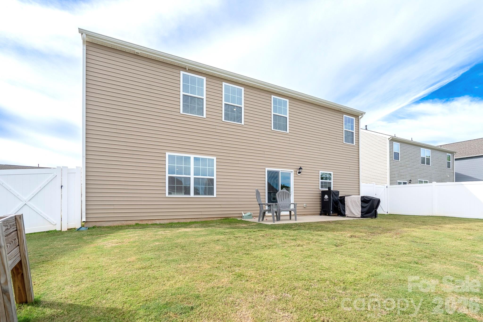 Single Family Residence at 121 Giant Oak Avenue, Statesville, photo 4 of 28