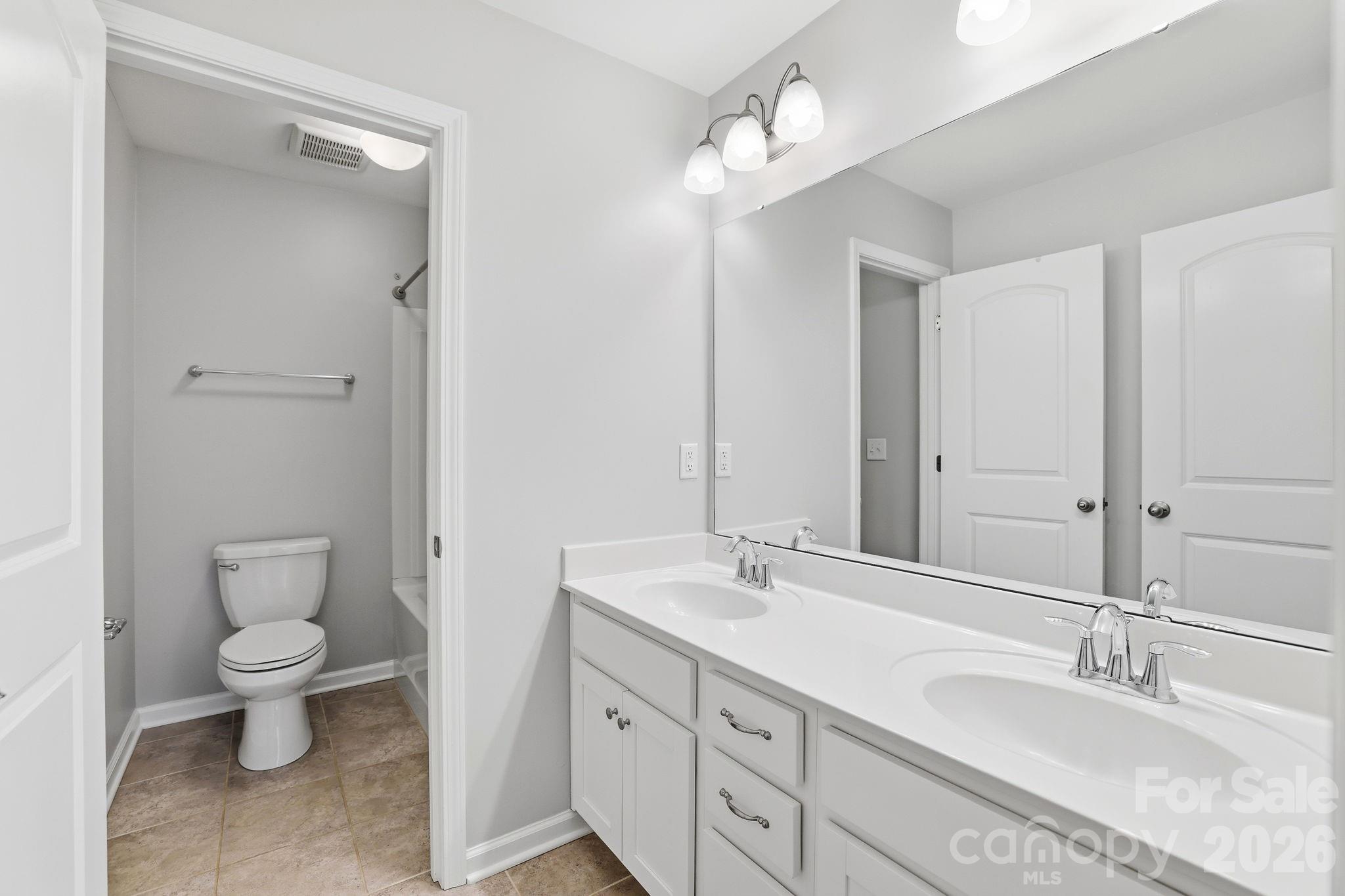 Single Family Residence at 8123 Cornhill Avenue, Charlotte, photo 28 of 37