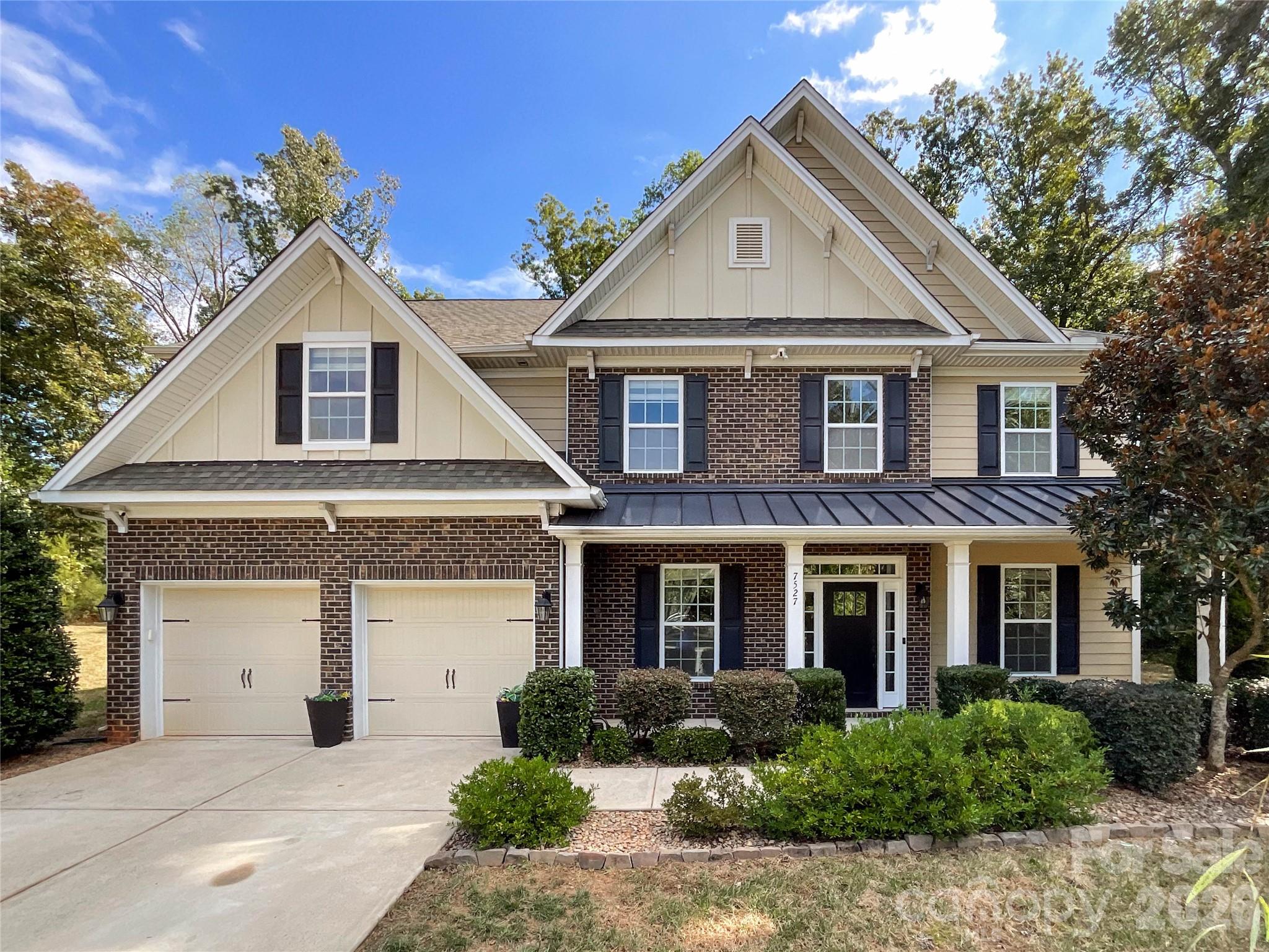 Single Family Residence at 7527 Snowbird Court, Mint Hill, photo 2 of 45