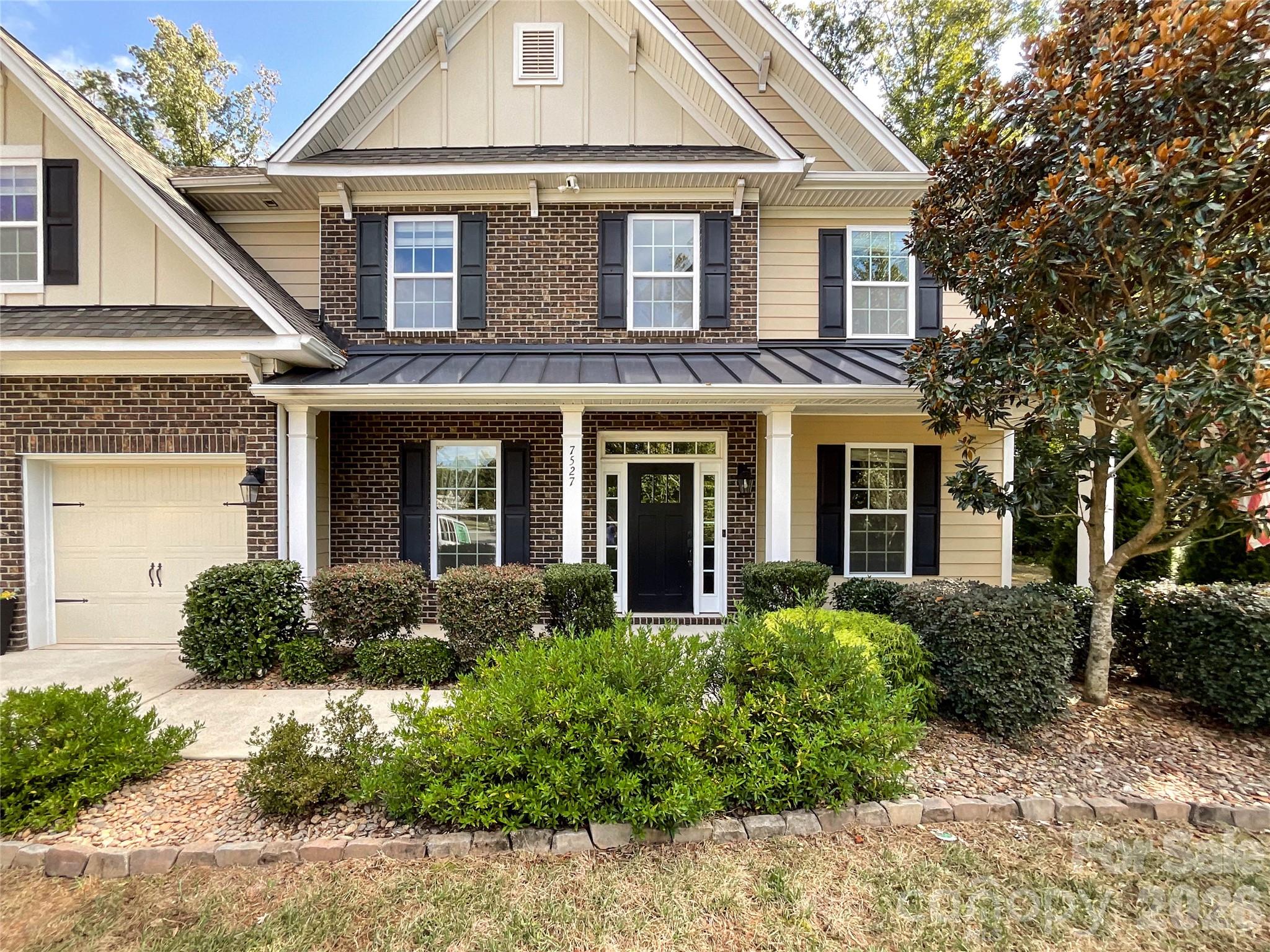 Single Family Residence at 7527 Snowbird Court, Mint Hill, photo 3 of 45