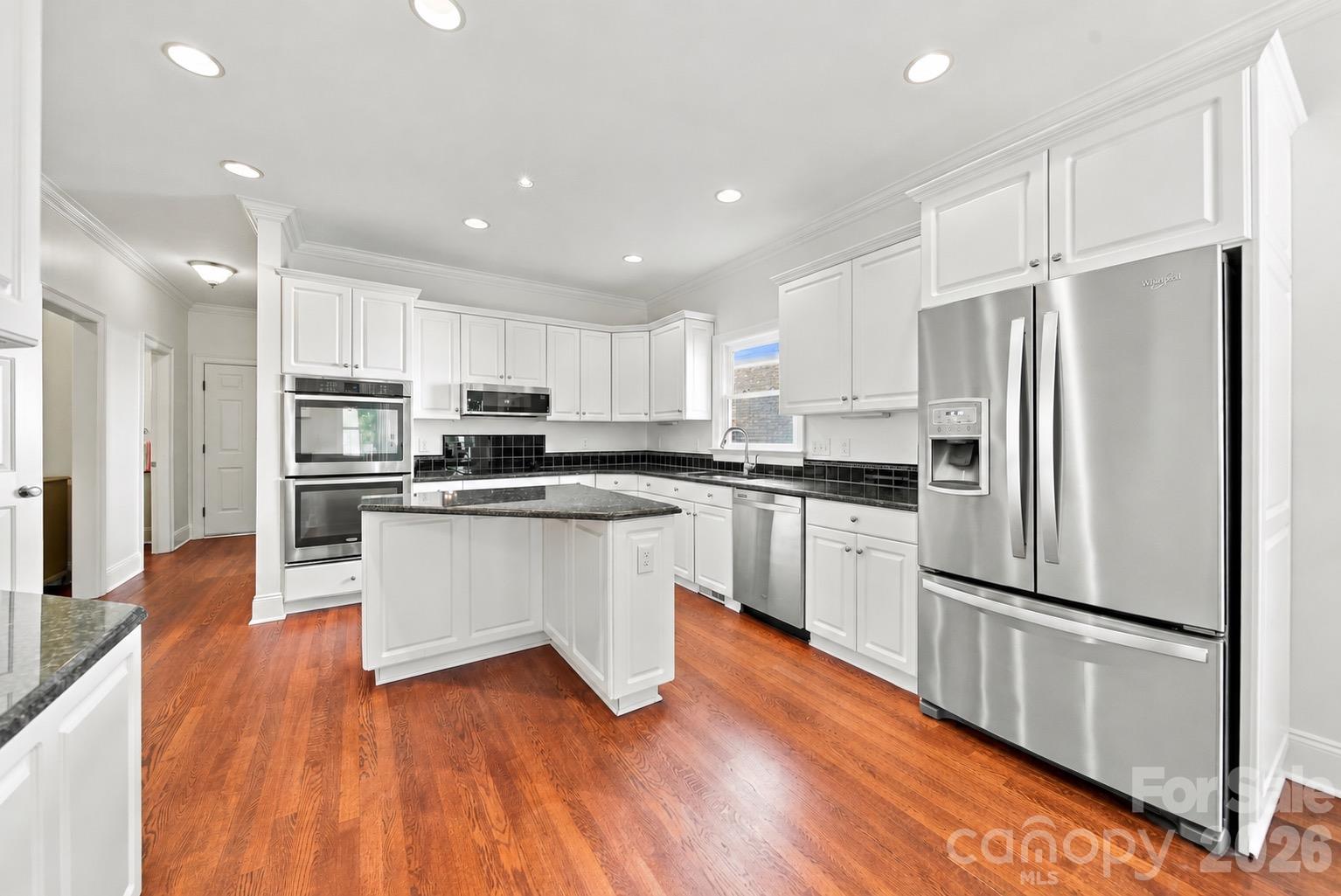 Single Family Residence at 5539 Sunstar Court, Charlotte, photo 10 of 47