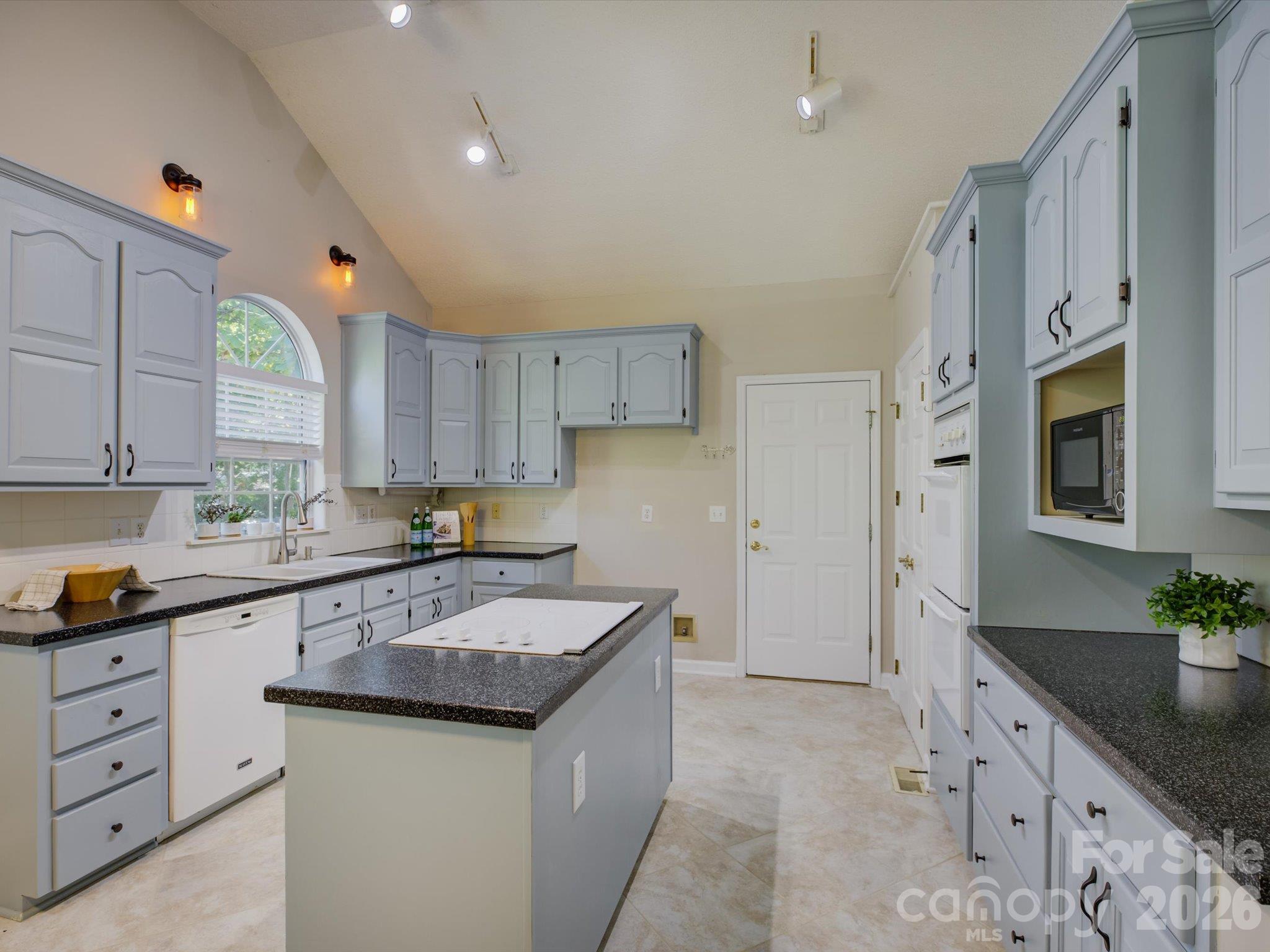 Single Family Residence at 9207 Rainbow Forest Drive, Charlotte, photo 17 of 47