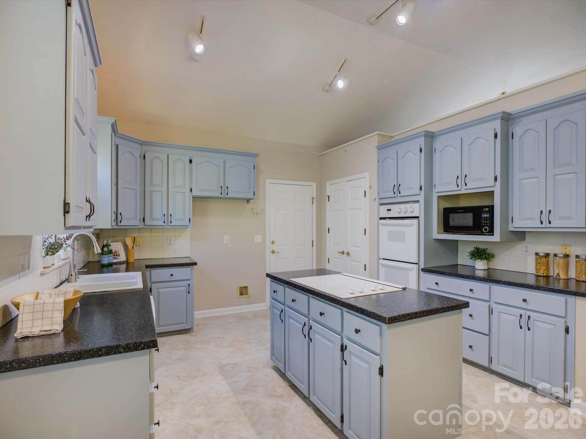 Single Family Residence at 9207 Rainbow Forest Drive, Charlotte, photo 18 of 47